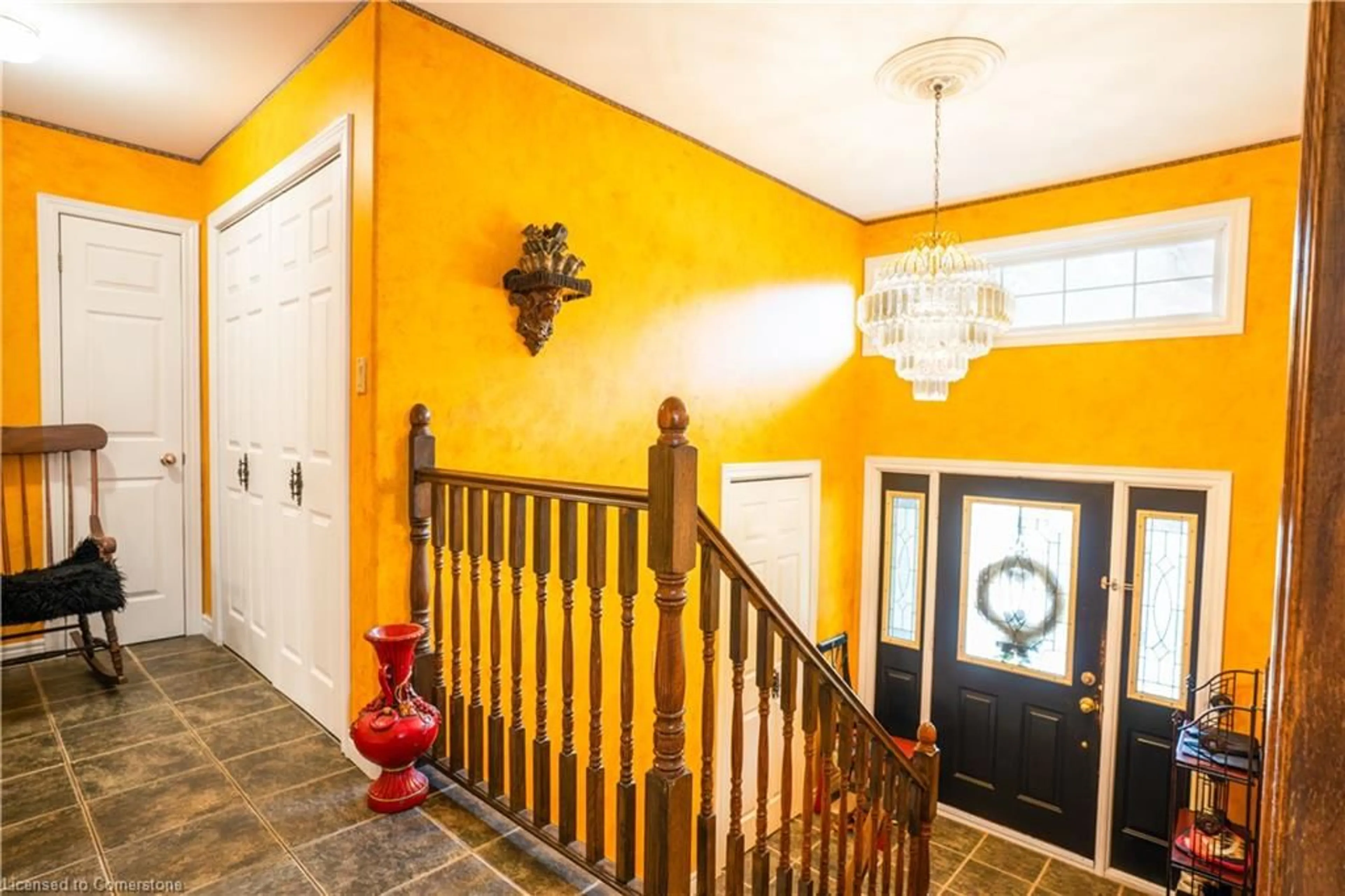 Indoor entryway for 40 Balsam St, Welland Ontario L3C 7H2