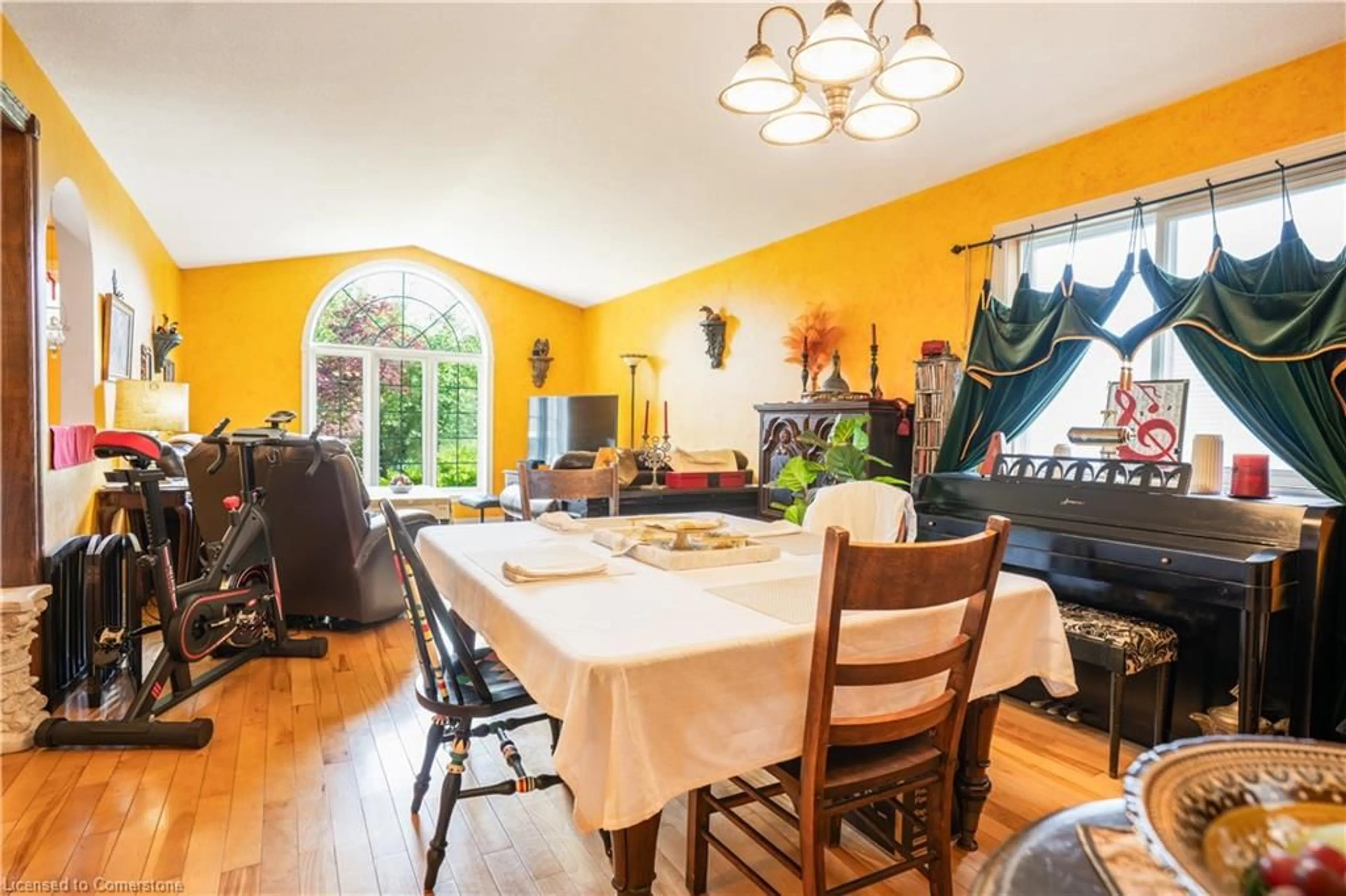 Dining room, unknown for 40 Balsam St, Welland Ontario L3C 7H2