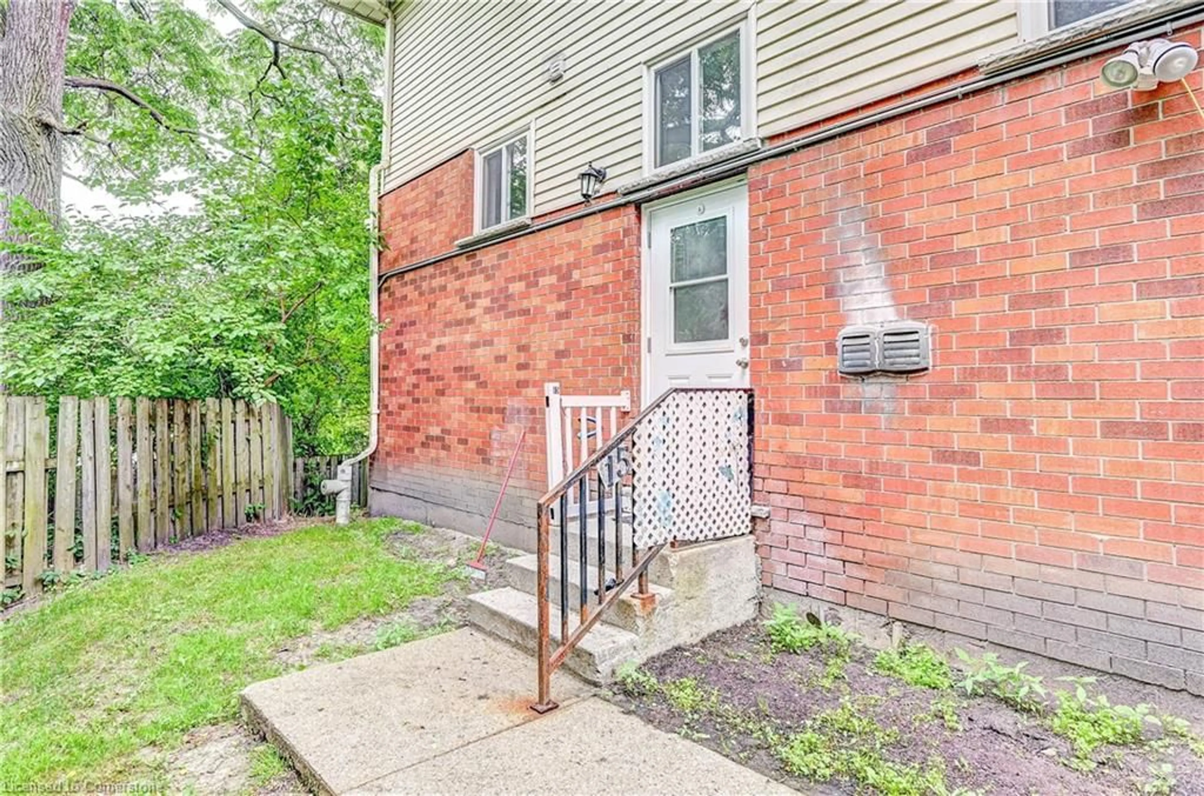 Patio, street for 119 Cedar St #15, Kitchener Ontario N2G 3L6