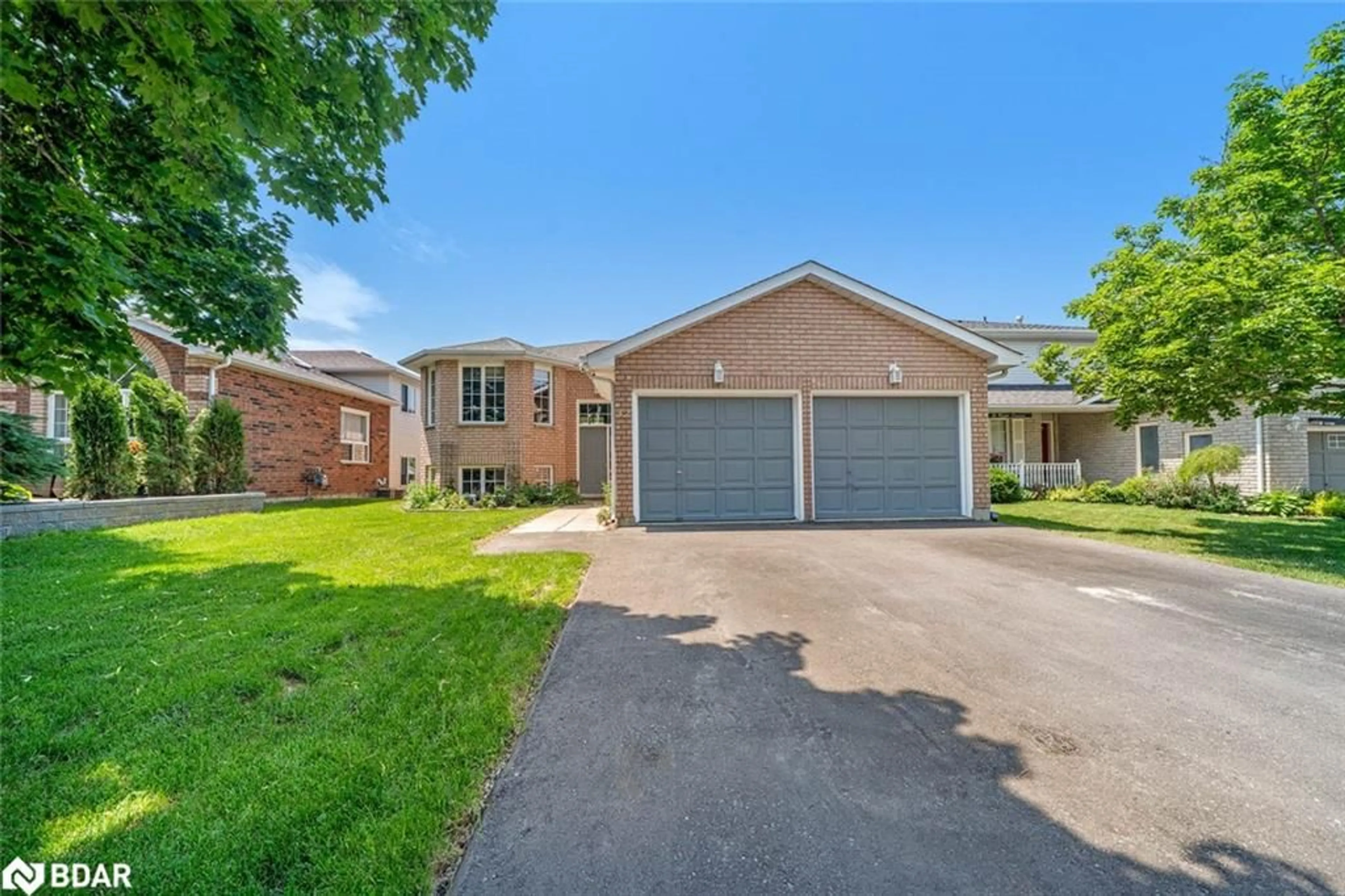 Home with brick exterior material, street for 32 Ritchie Cres, Elmvale Ontario L0L 1P0