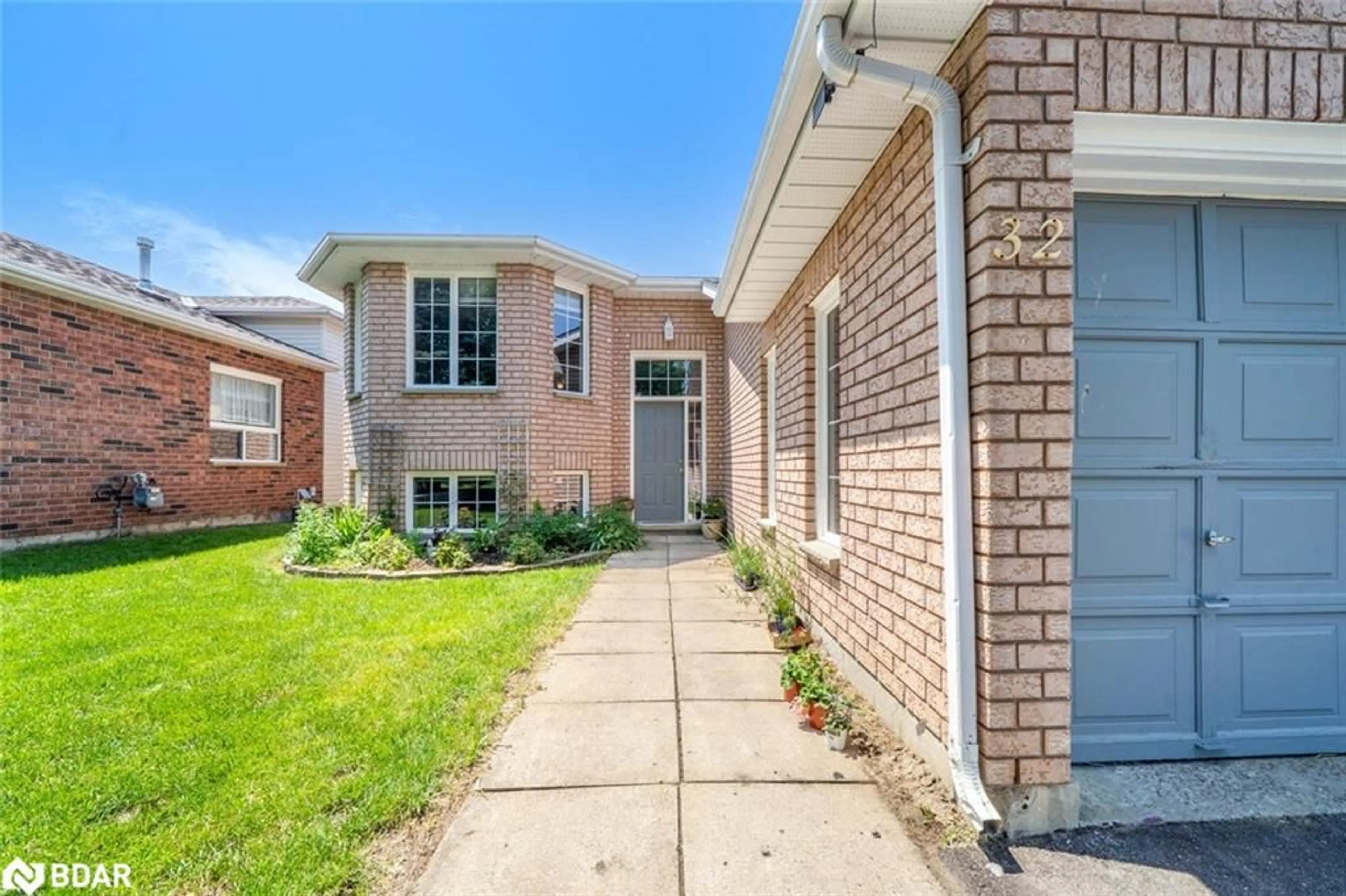 Home with brick exterior material, street for 32 Ritchie Cres, Elmvale Ontario L0L 1P0