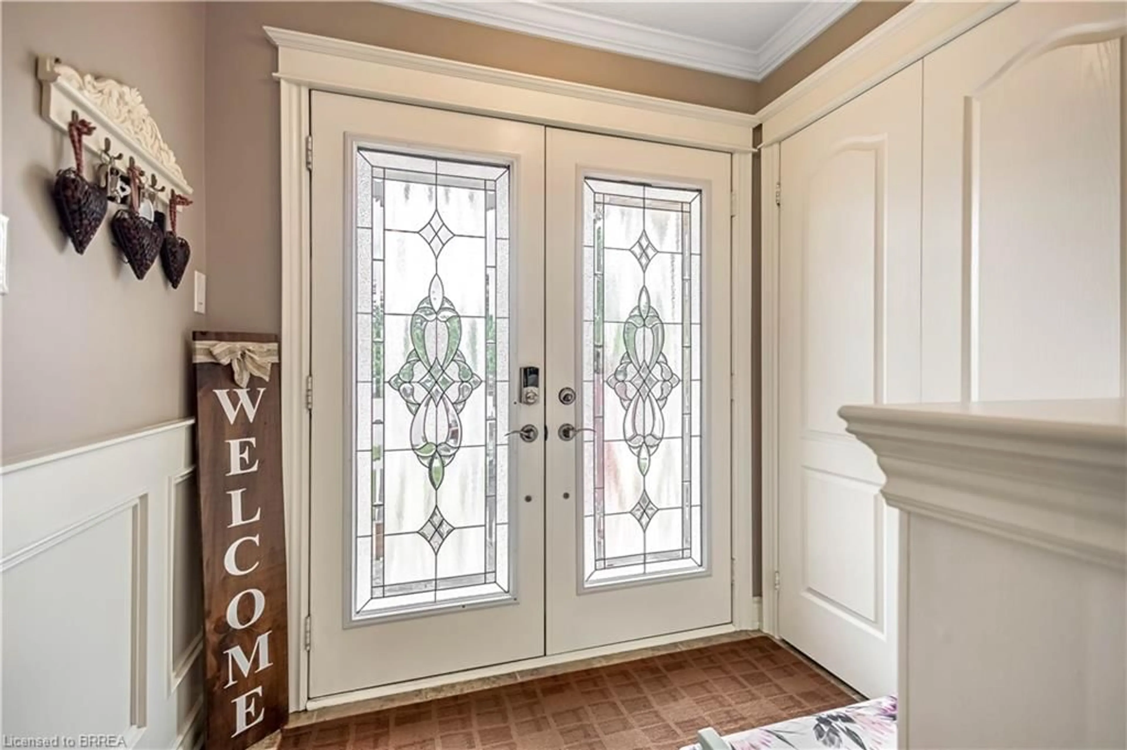 Indoor entryway for 42 Davidson Crt, Brantford Ontario N3S 0C6