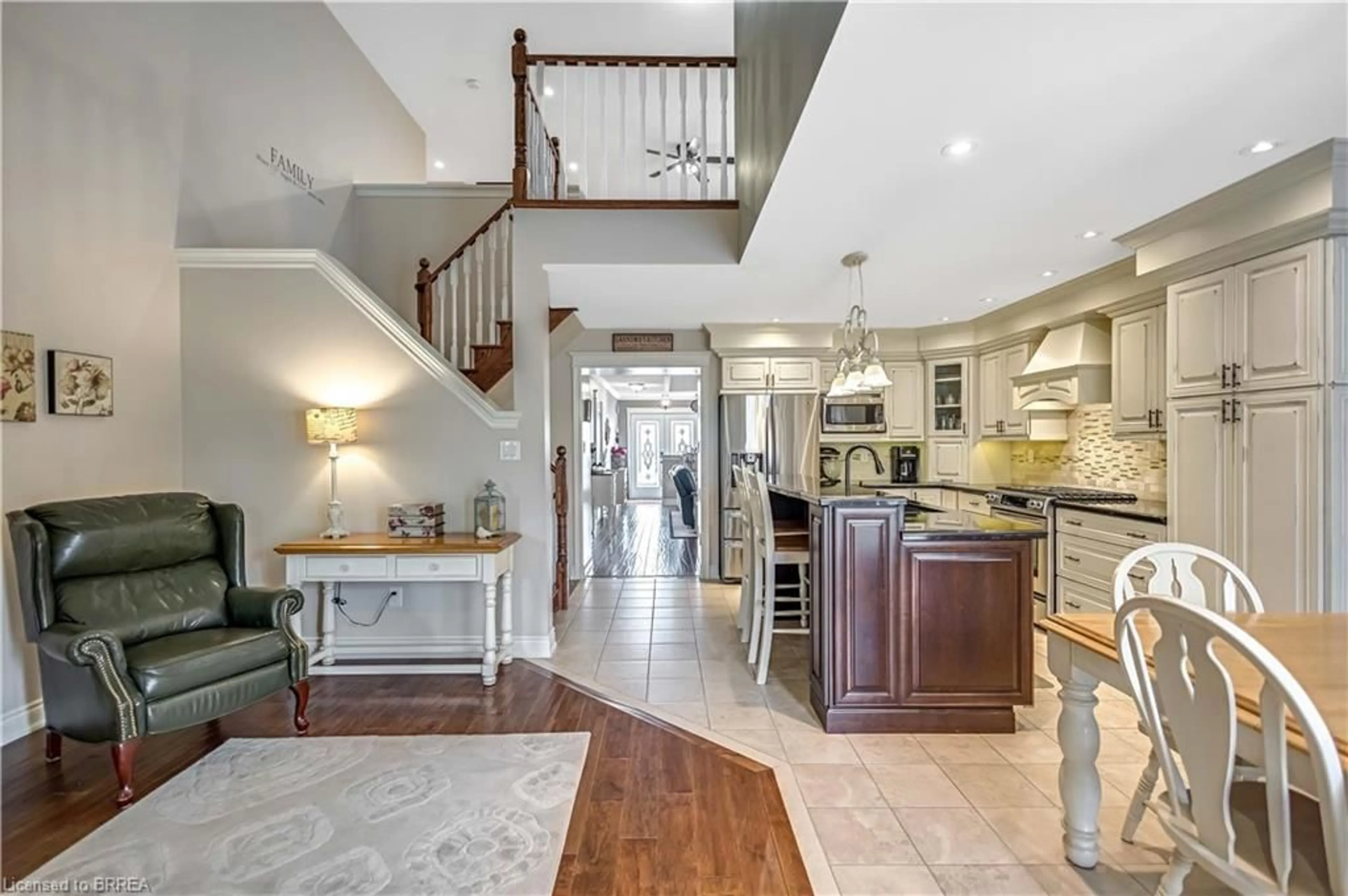 Open concept kitchen, ceramic/tile floor for 42 Davidson Crt, Brantford Ontario N3S 0C6