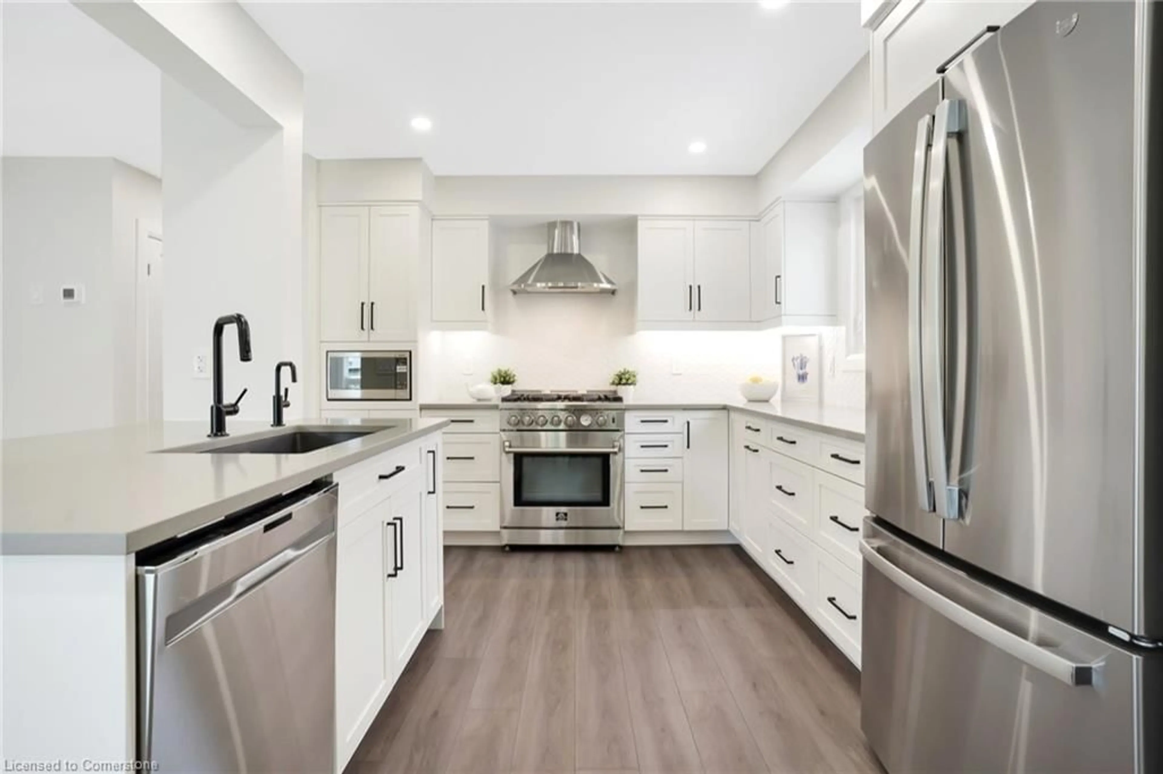 Contemporary kitchen, unknown for 156 Karalee Cres, Cambridge Ontario N3C 4H2