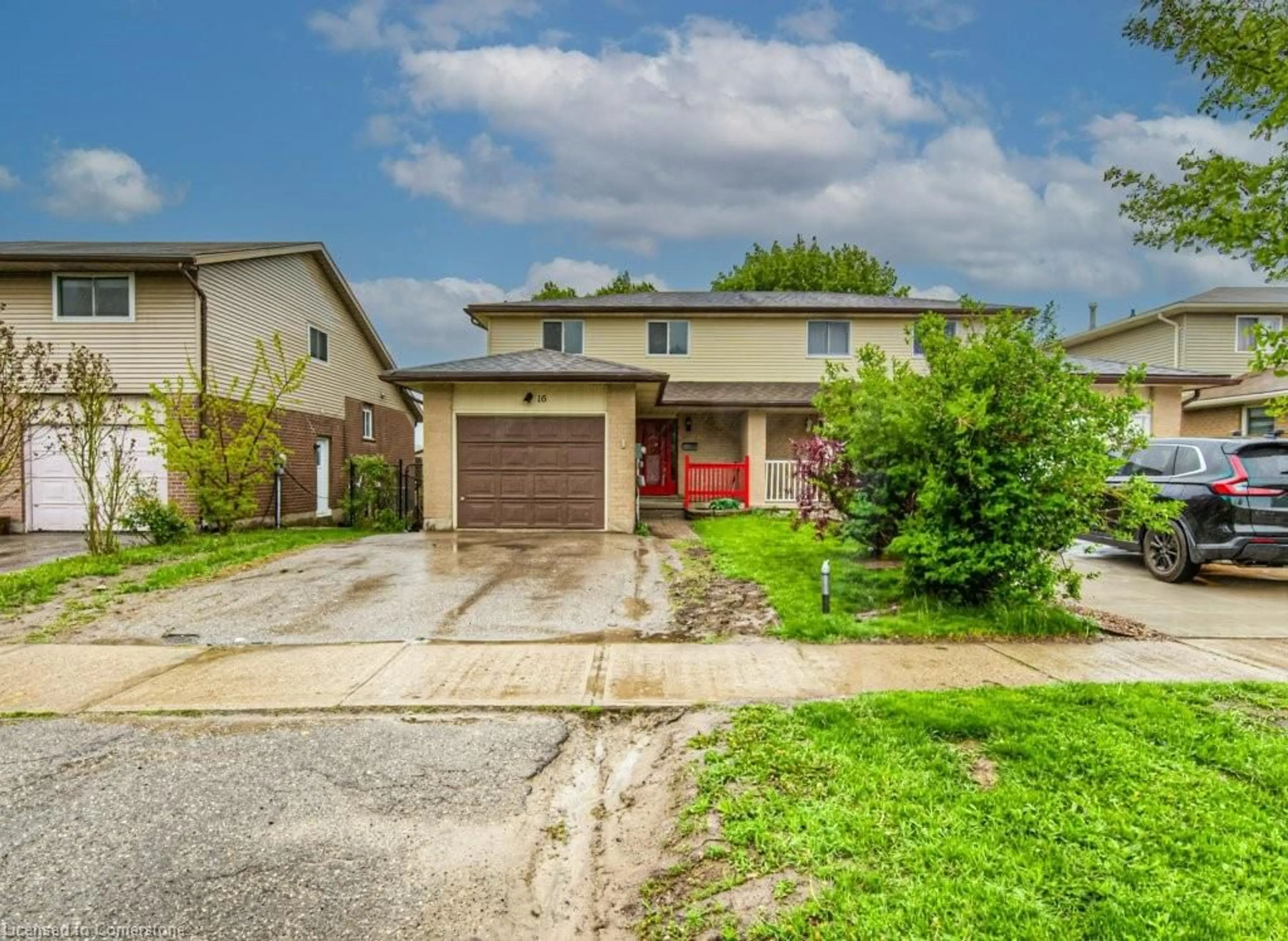 A pic from outside/outdoor area/front of a property/back of a property/a pic from drone, street for 16 Windale Cres, Kitchener Ontario N2E 3E7