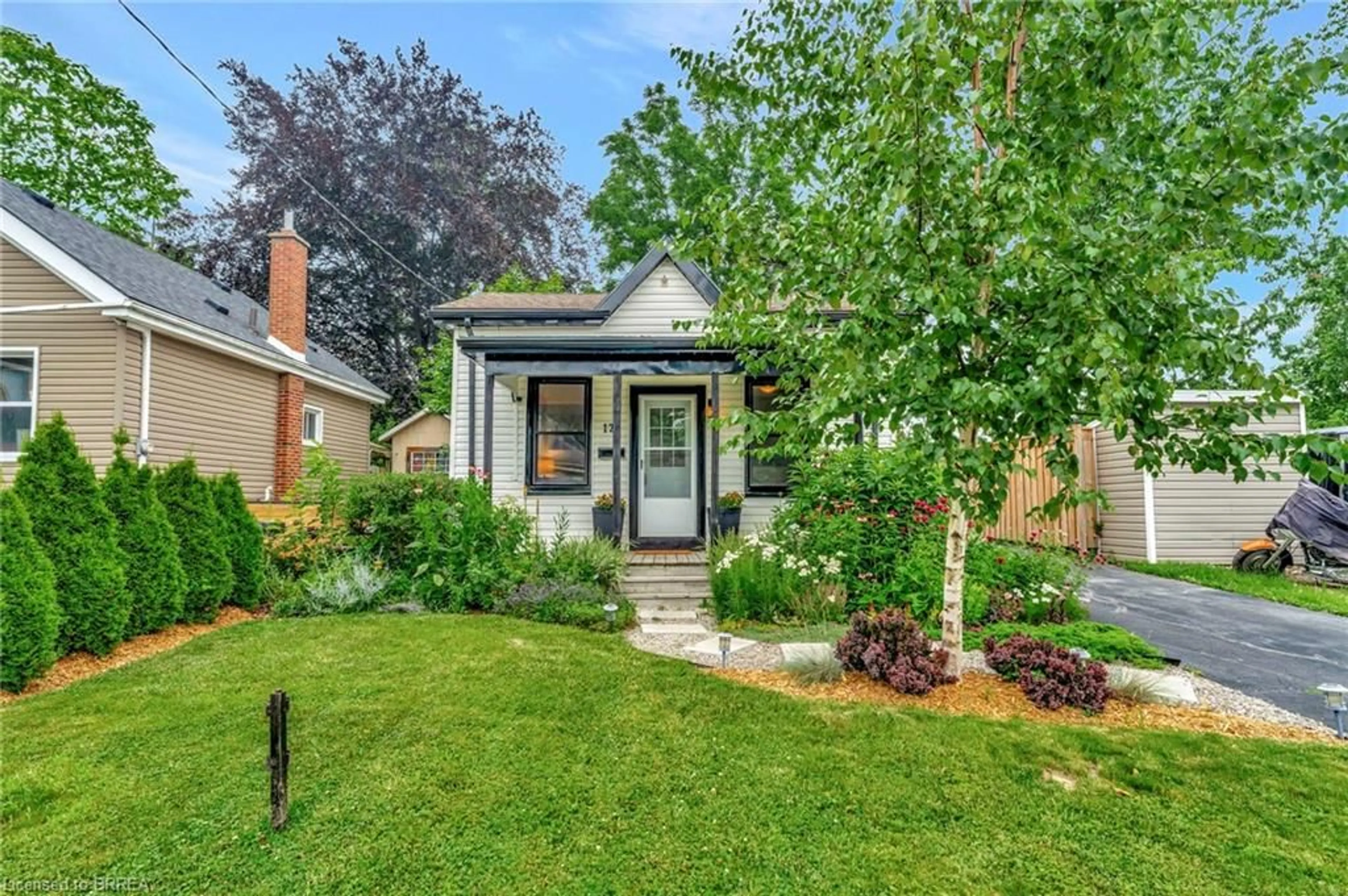 Home with brick exterior material, street for 128 Francis St, Cambridge Ontario N1S 2A3
