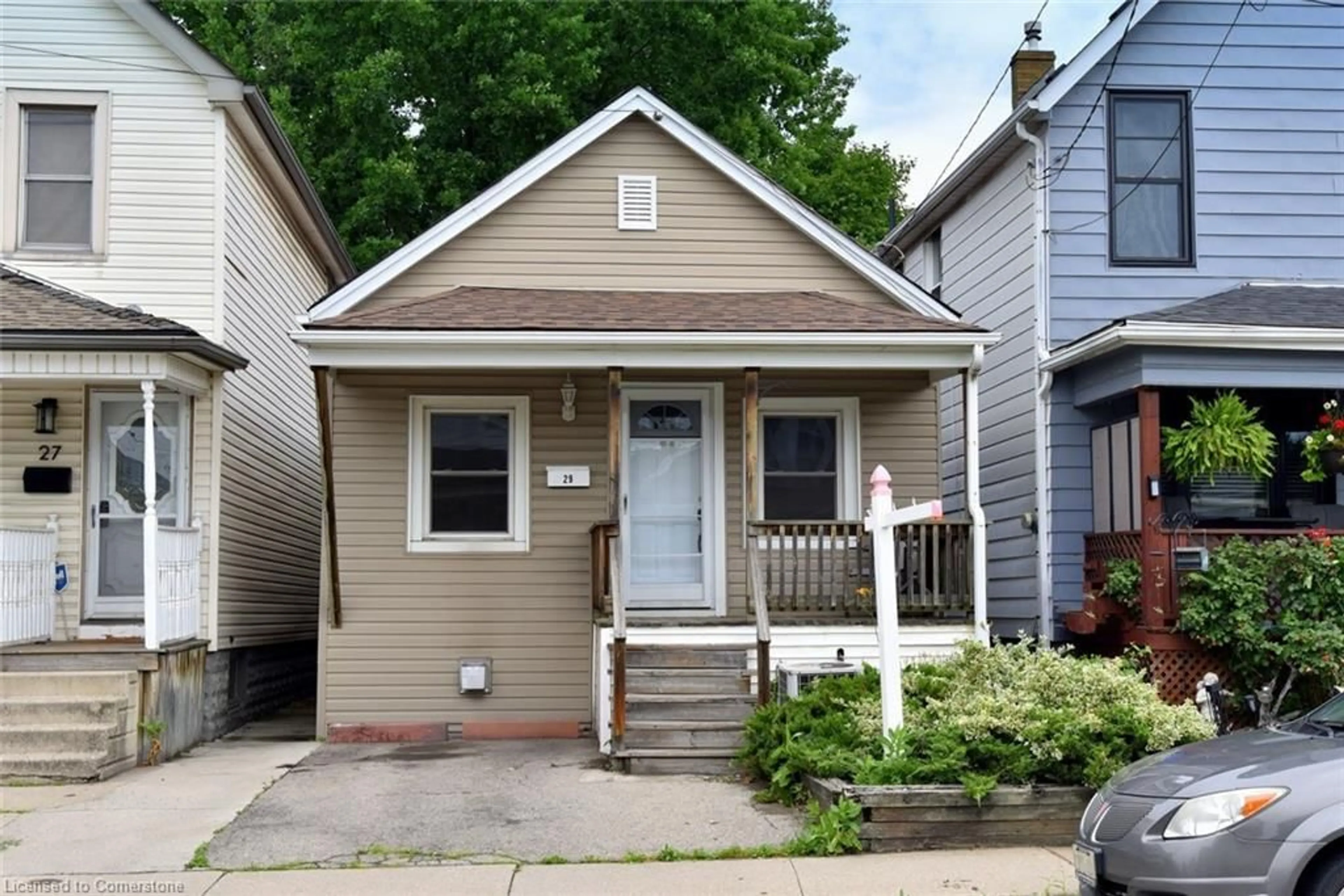 Home with vinyl exterior material, street for 29 Mayflower Ave, Hamilton Ontario L8L 2K5
