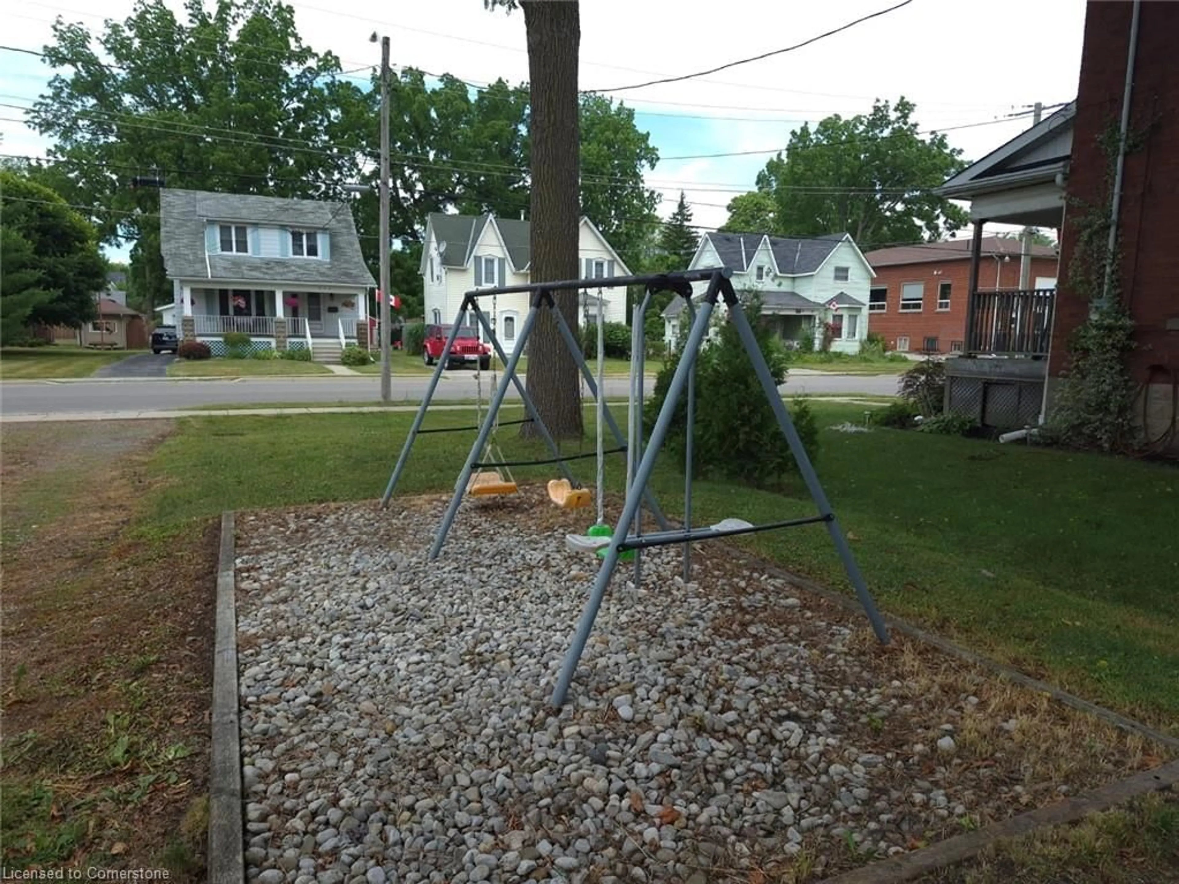 Patio, mountain view for 603 Cedar St, Dunnville Ontario N1A 2J7