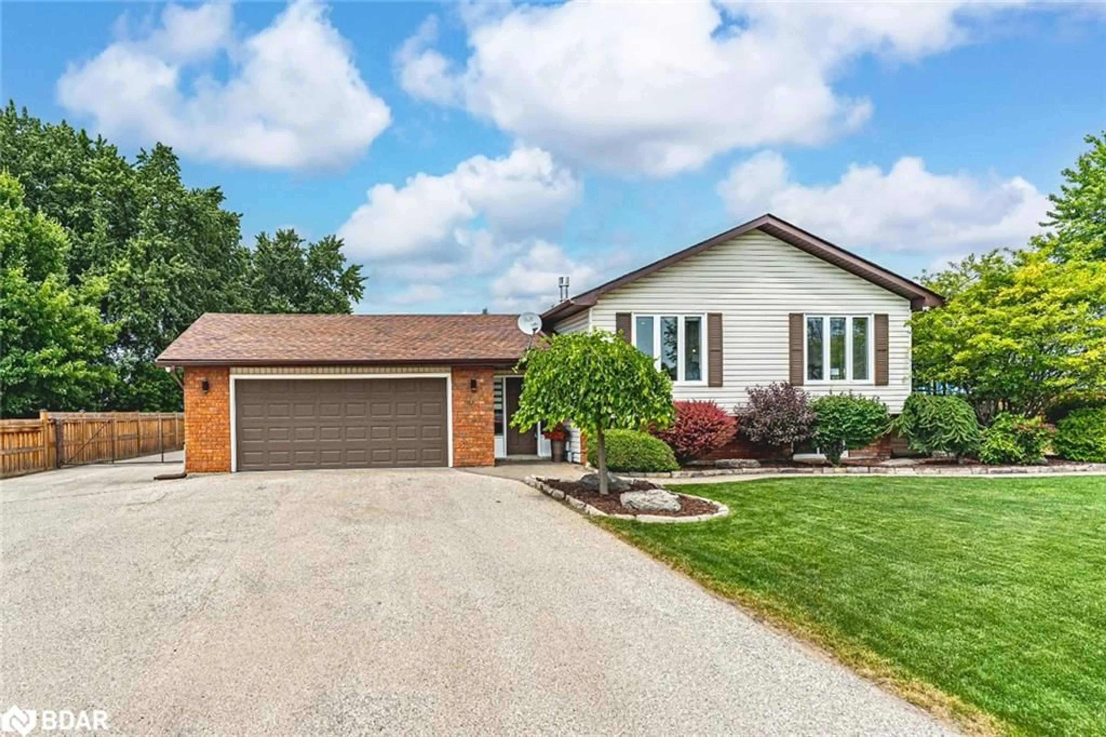 Home with vinyl exterior material, street for 93 Sydenham St, Angus Ontario L0M 1B0