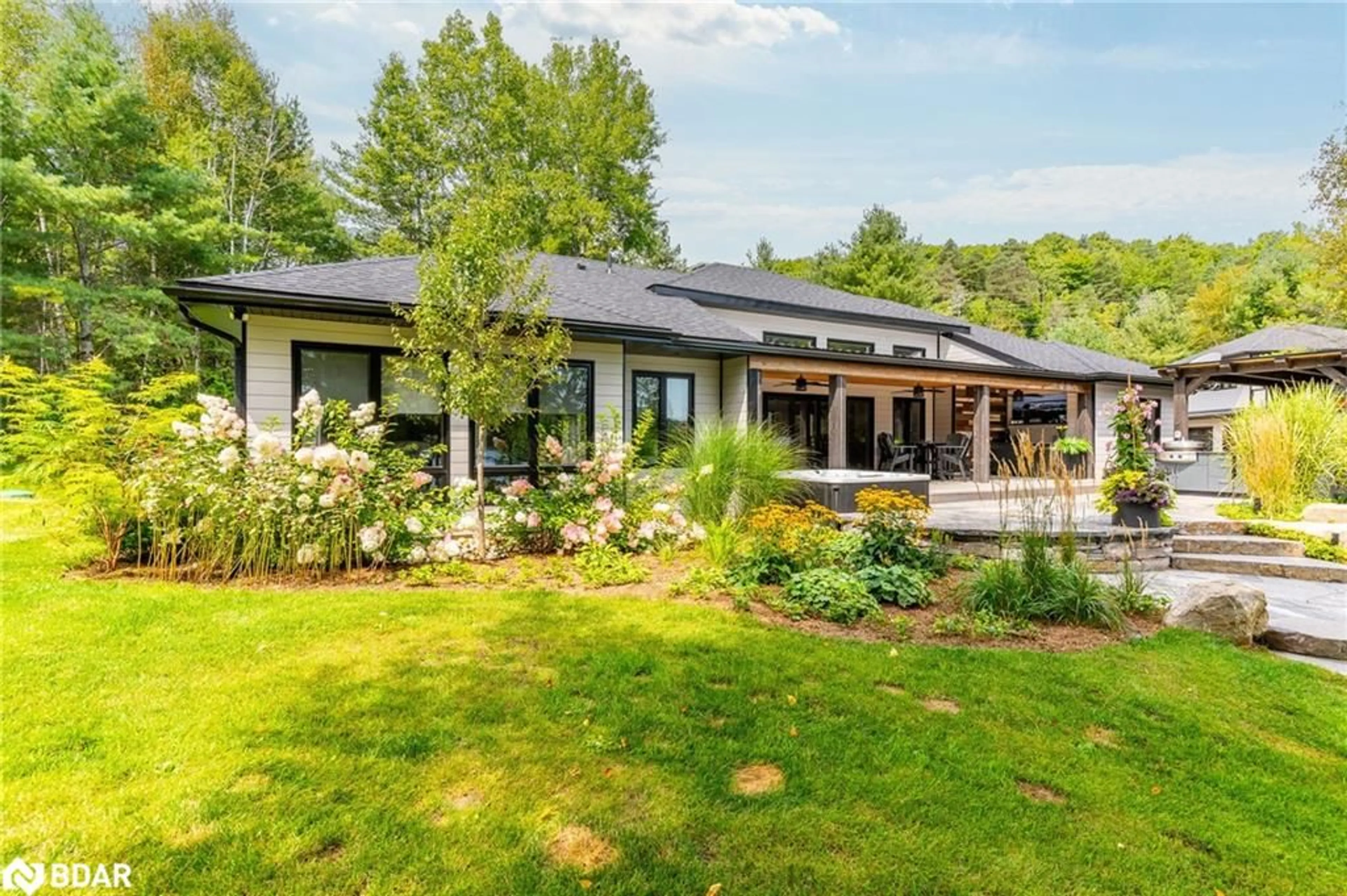 Unknown for 15076 Highway 118, Haliburton Ontario K0M 1S0