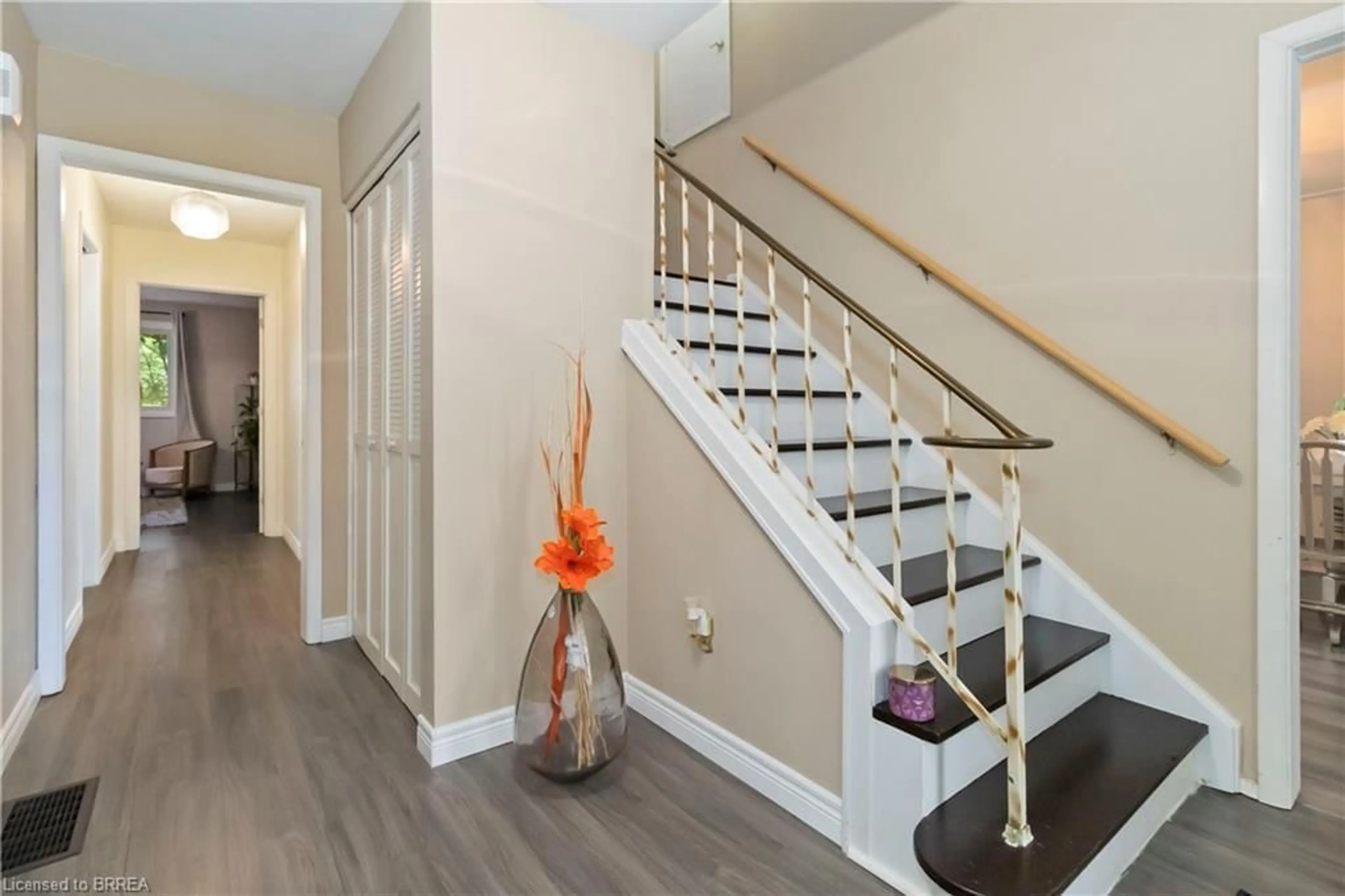 Indoor entryway for 7 Magnolia St, Brantford Ontario N3R 1P6