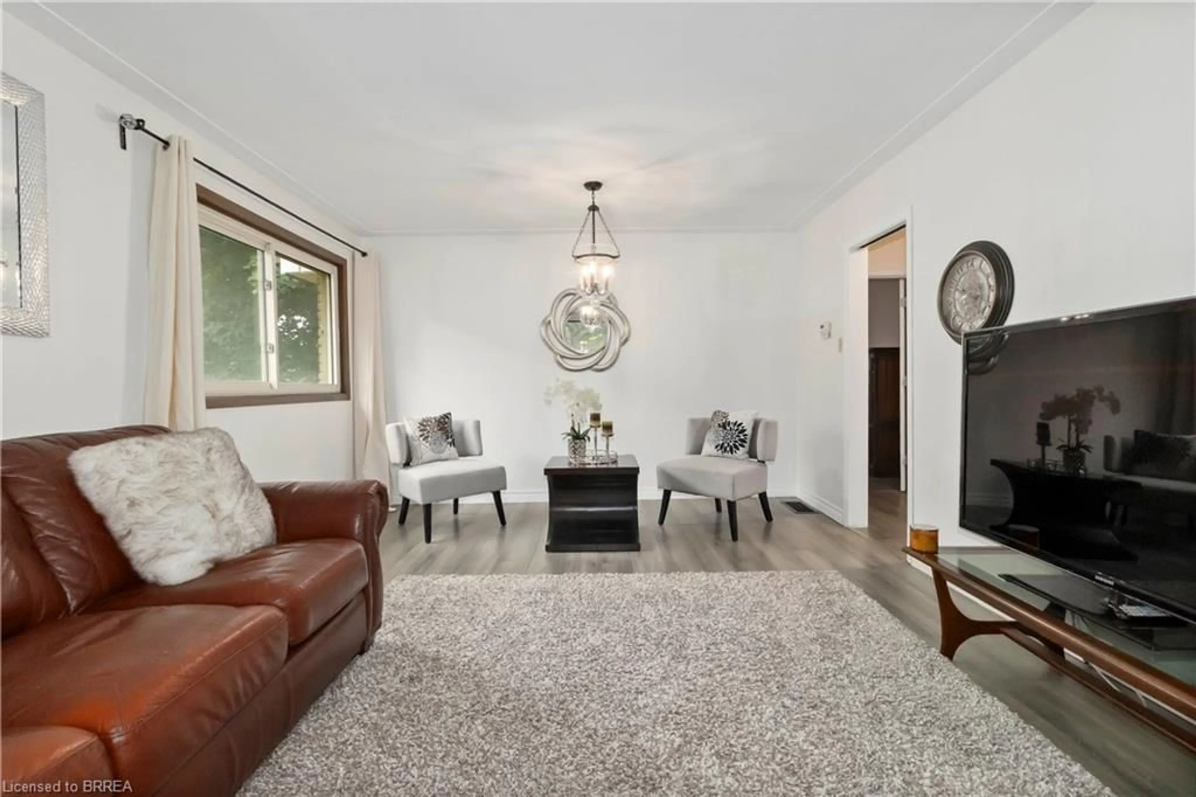 Living room with furniture, unknown for 7 Magnolia St, Brantford Ontario N3R 1P6
