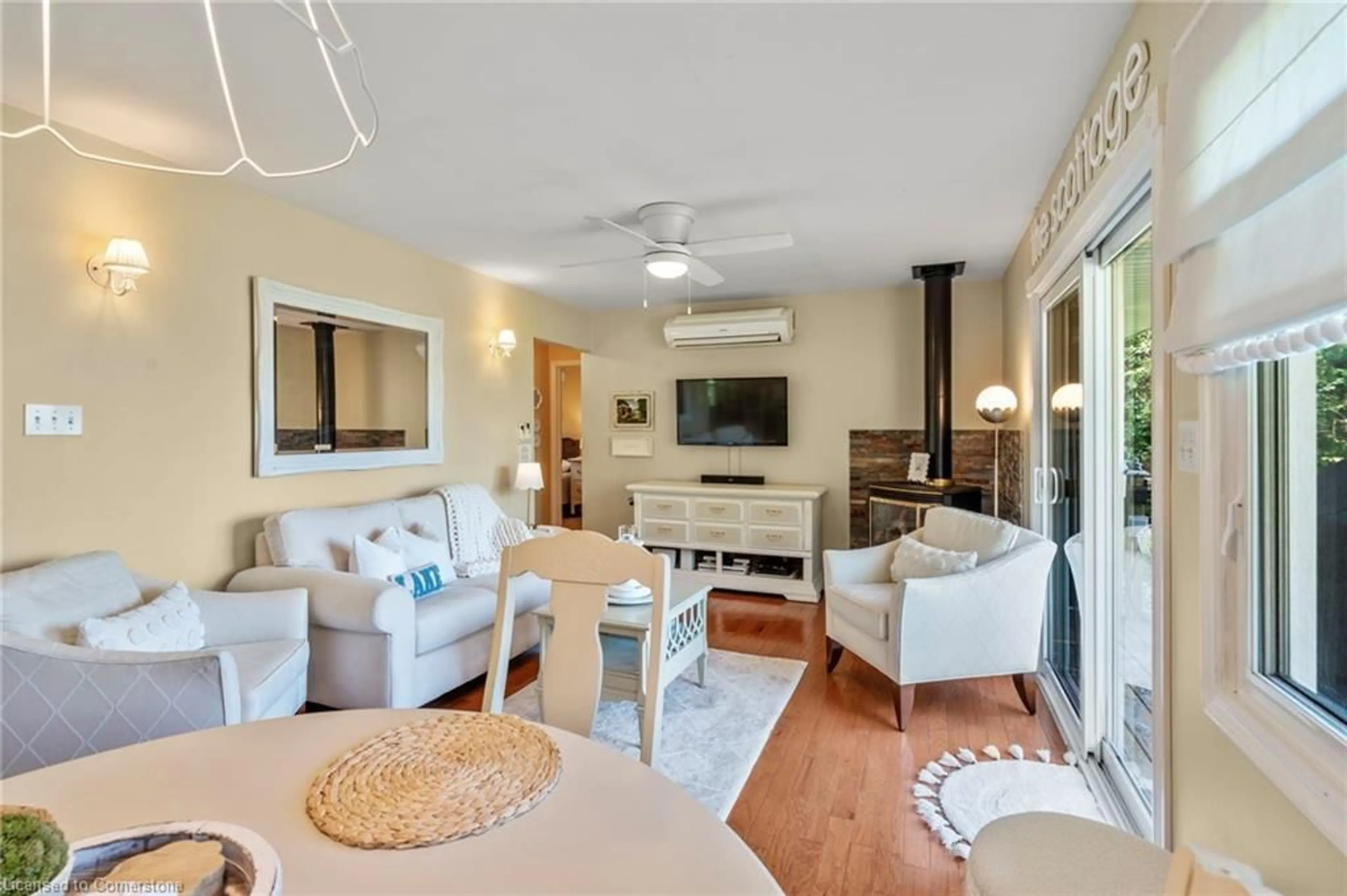 Living room with furniture, unknown for 46 Bayview Estates Rd, Fenelon Falls Ontario K0M 1N0