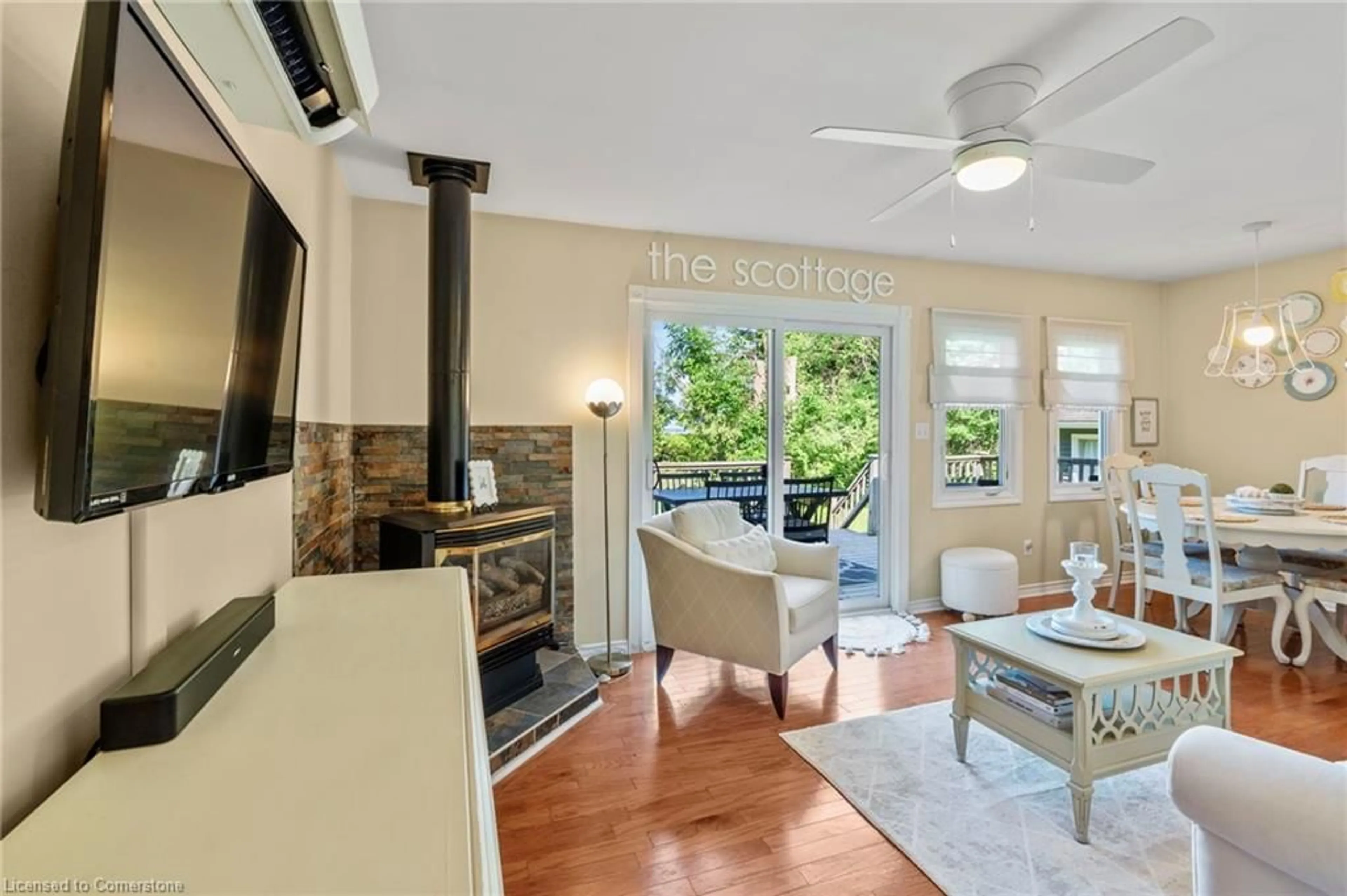 Living room with furniture, unknown for 46 Bayview Estates Rd, Fenelon Falls Ontario K0M 1N0