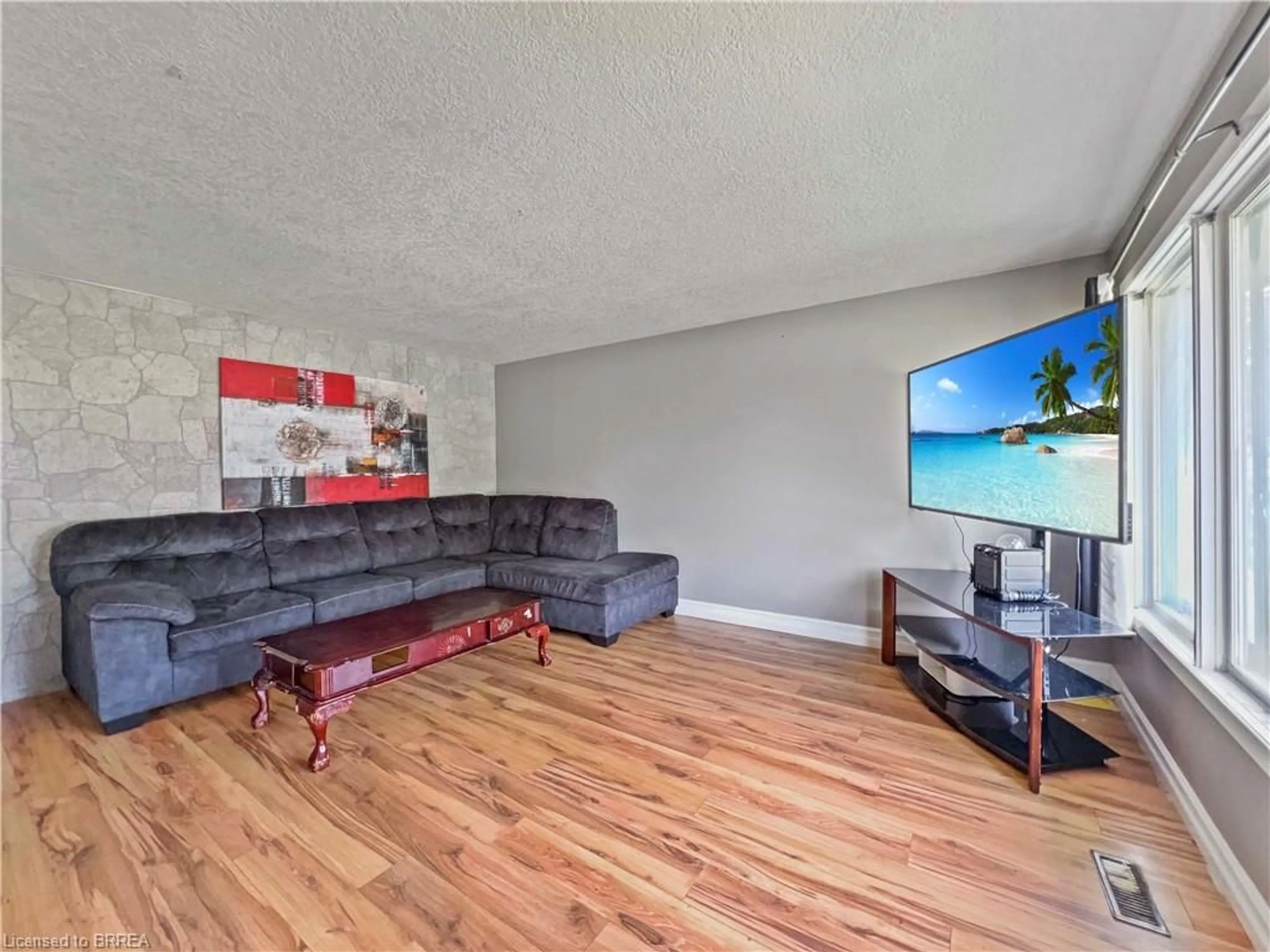 Living room with furniture, wood/laminate floor for 142 Pinedale Dr, Kitchener Ontario N2E 1K3