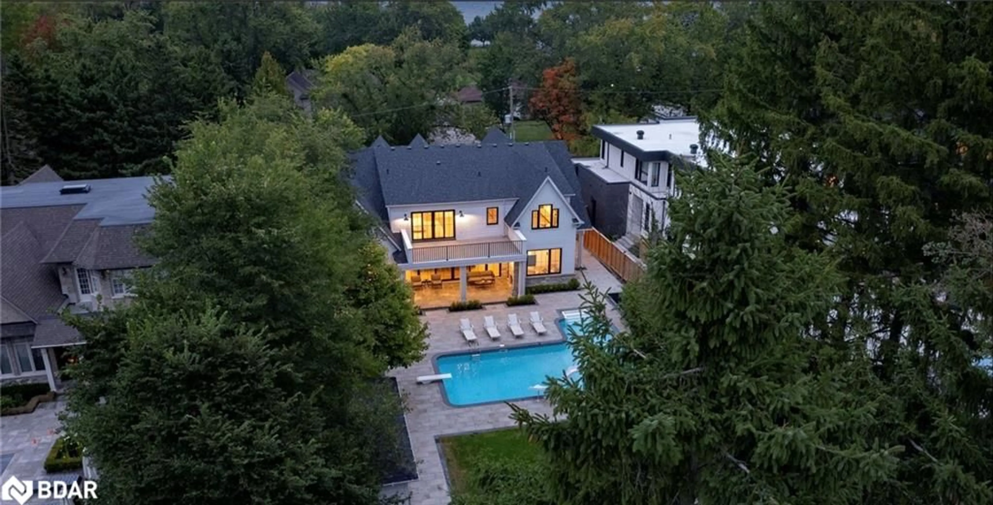 A pic from outside/outdoor area/front of a property/back of a property/a pic from drone, unknown for 24 Belvedere Dr, Oakville Ontario L6L 4B6