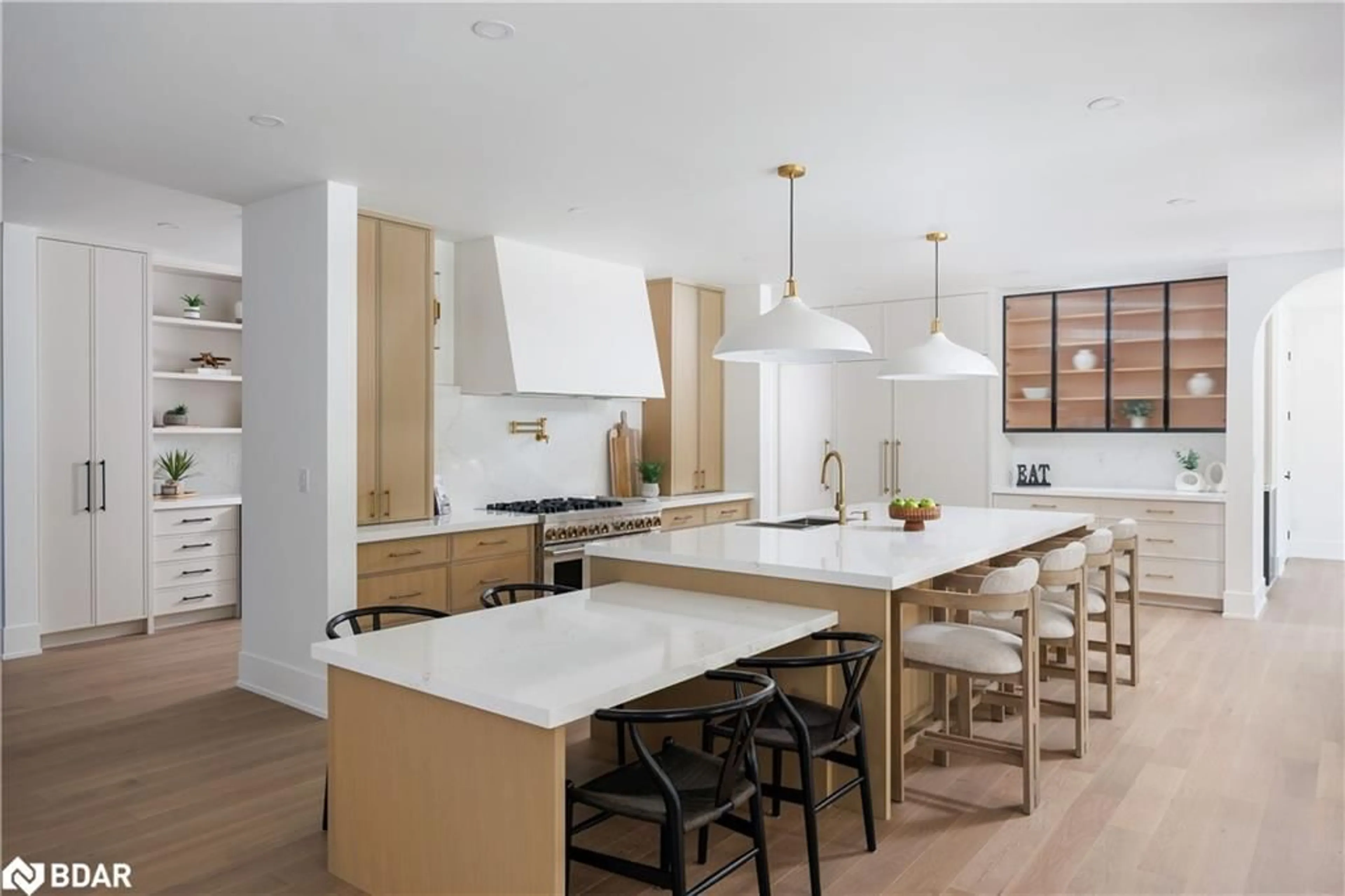 Contemporary kitchen, unknown for 24 Belvedere Dr, Oakville Ontario L6L 4B6