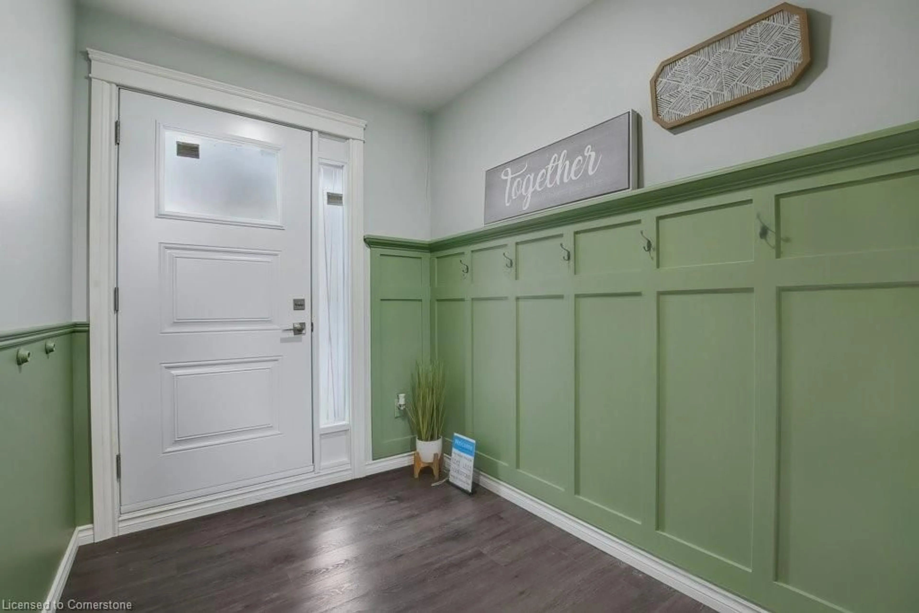 Indoor entryway for 66 Summercrest Dr #3, Hamilton Ontario L8K 6M6