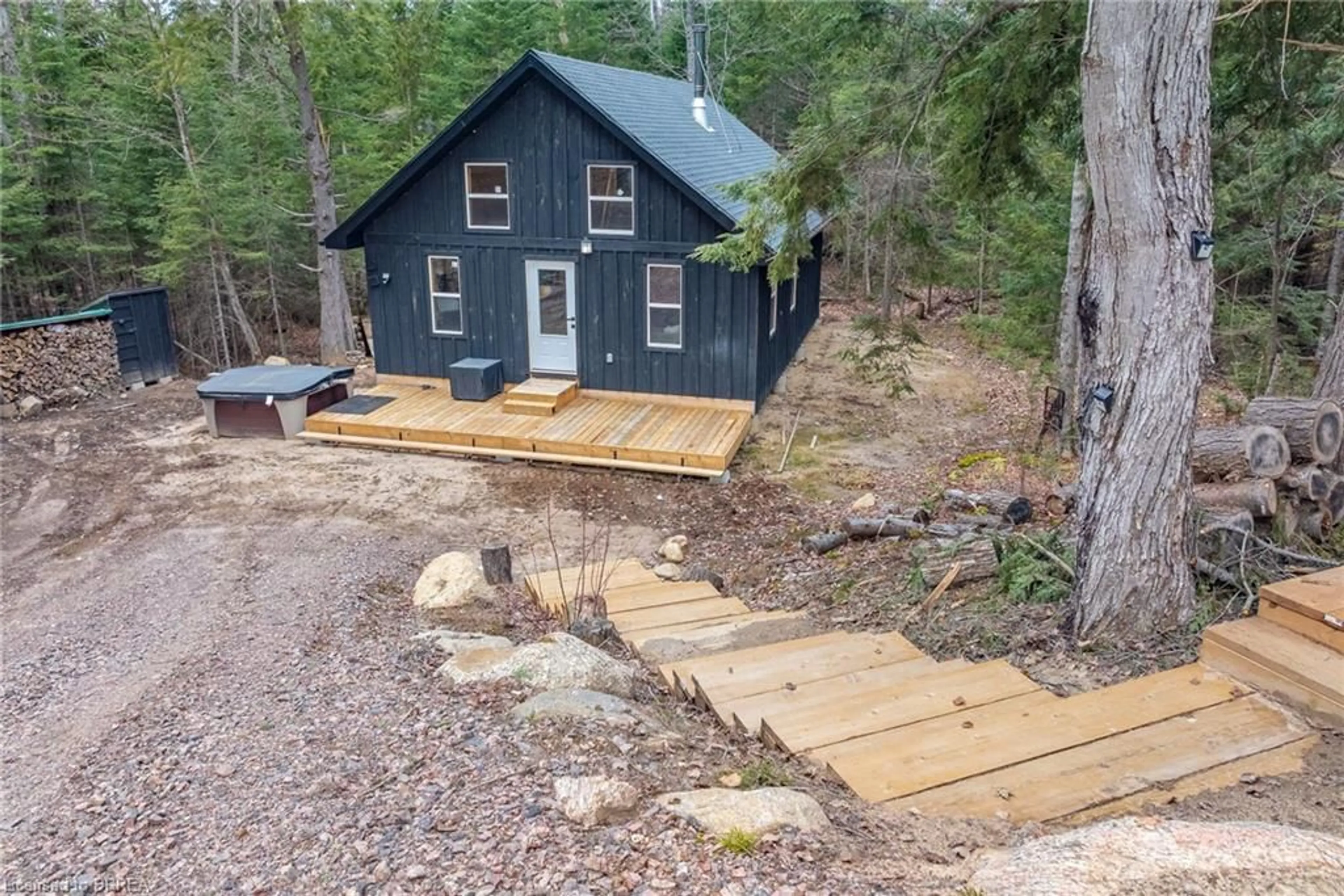 A pic from outside/outdoor area/front of a property/back of a property/a pic from drone, unknown for 1820 Riding Ranch Rd, South River Ontario Z1Z 1Z1