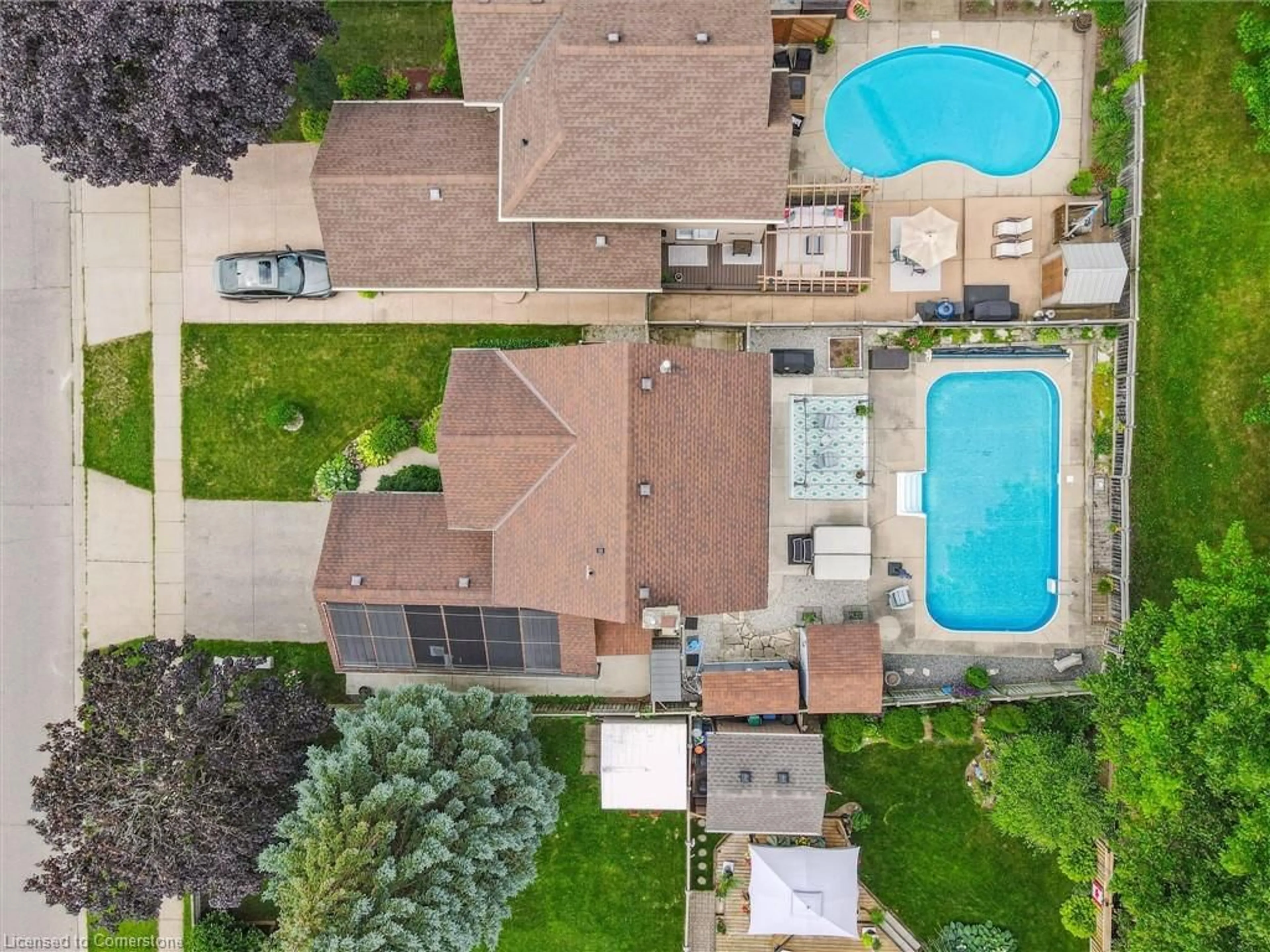 A pic from outside/outdoor area/front of a property/back of a property/a pic from drone, street for 53 Cowan Blvd, Cambridge Ontario N1T 1E6