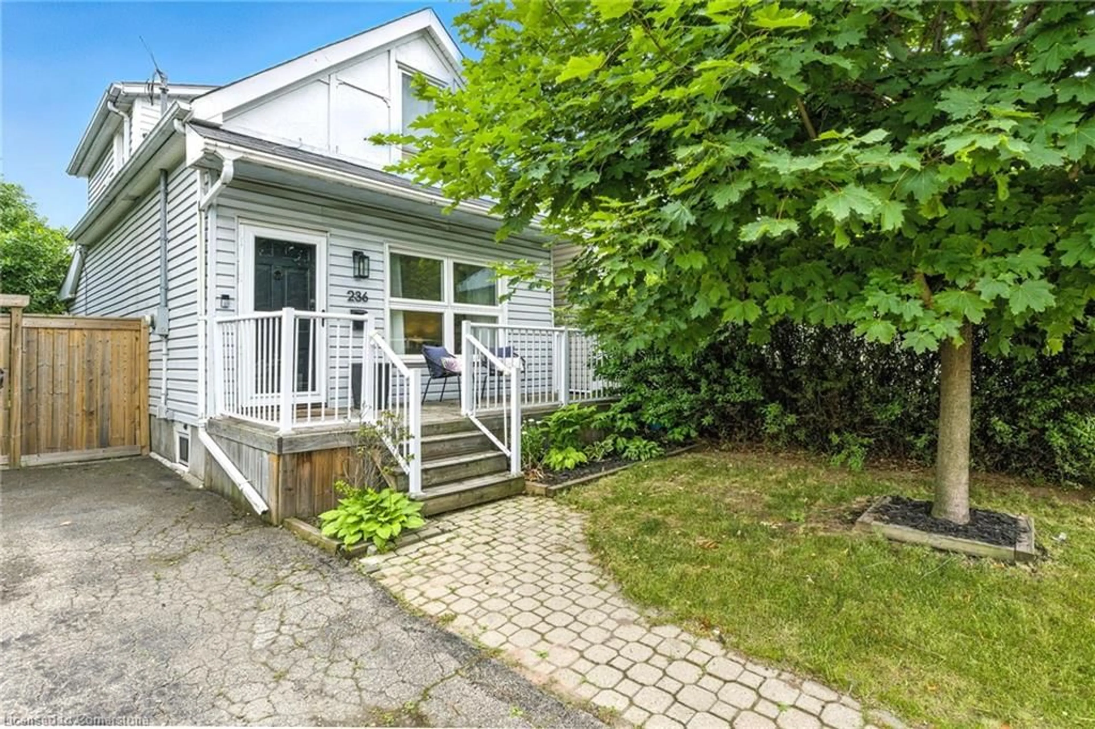 Patio, street for 236 Cope St, Hamilton Ontario L8H 5B5