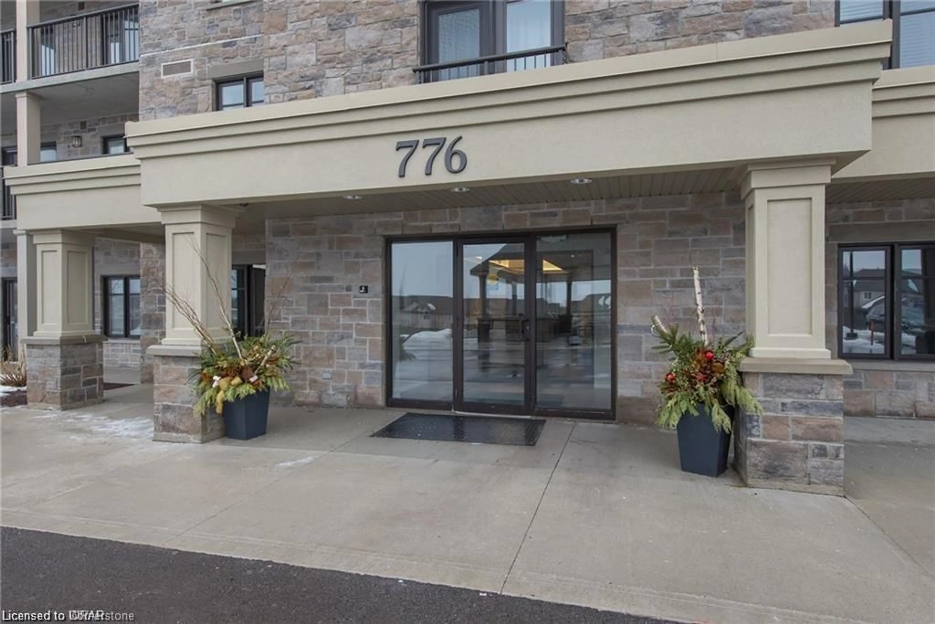 Indoor foyer for 776 Laurelwood Dr #509, Waterloo Ontario N2V 0A8