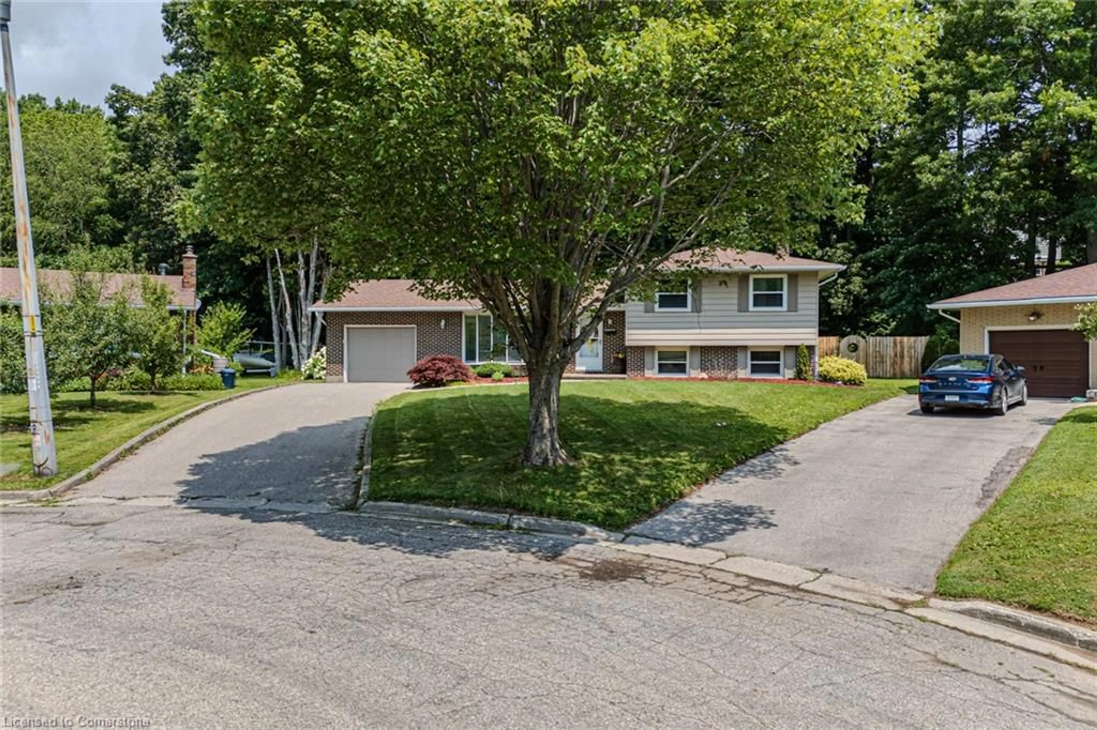 A pic from outside/outdoor area/front of a property/back of a property/a pic from drone, street for 9 Eden Pl, Simcoe Ontario N3Y 3K9