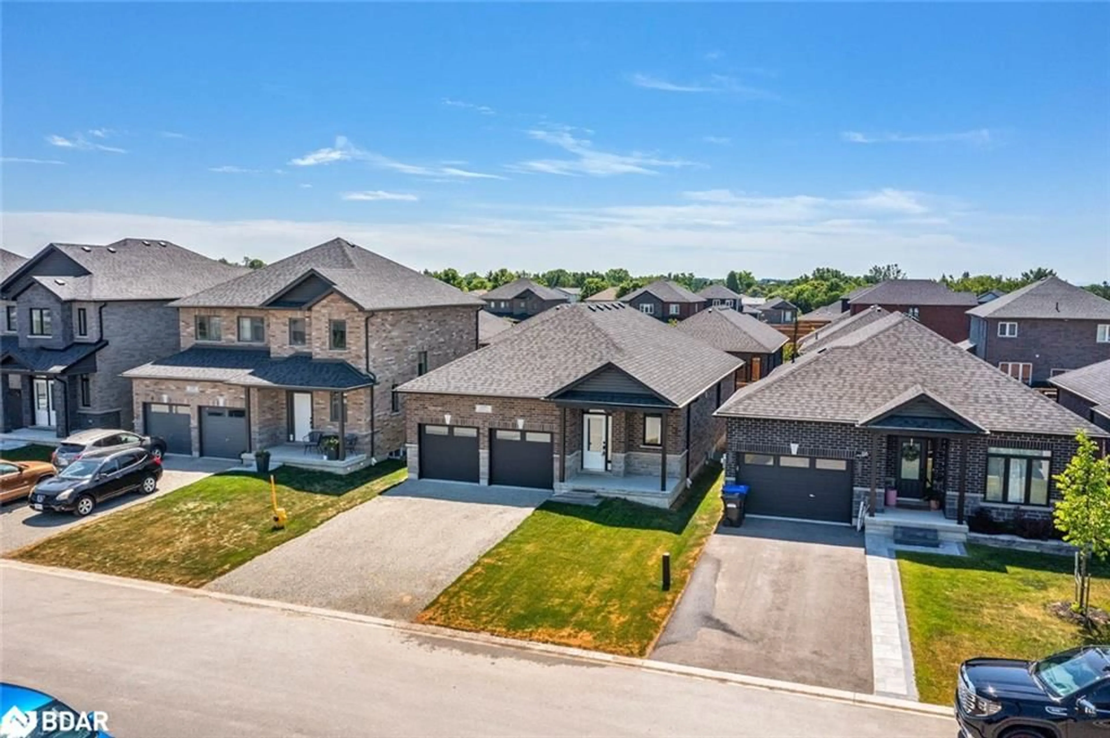 A pic from outside/outdoor area/front of a property/back of a property/a pic from drone, street for 127 Ritchie Cres, Elmvale Ontario L0L 1P0