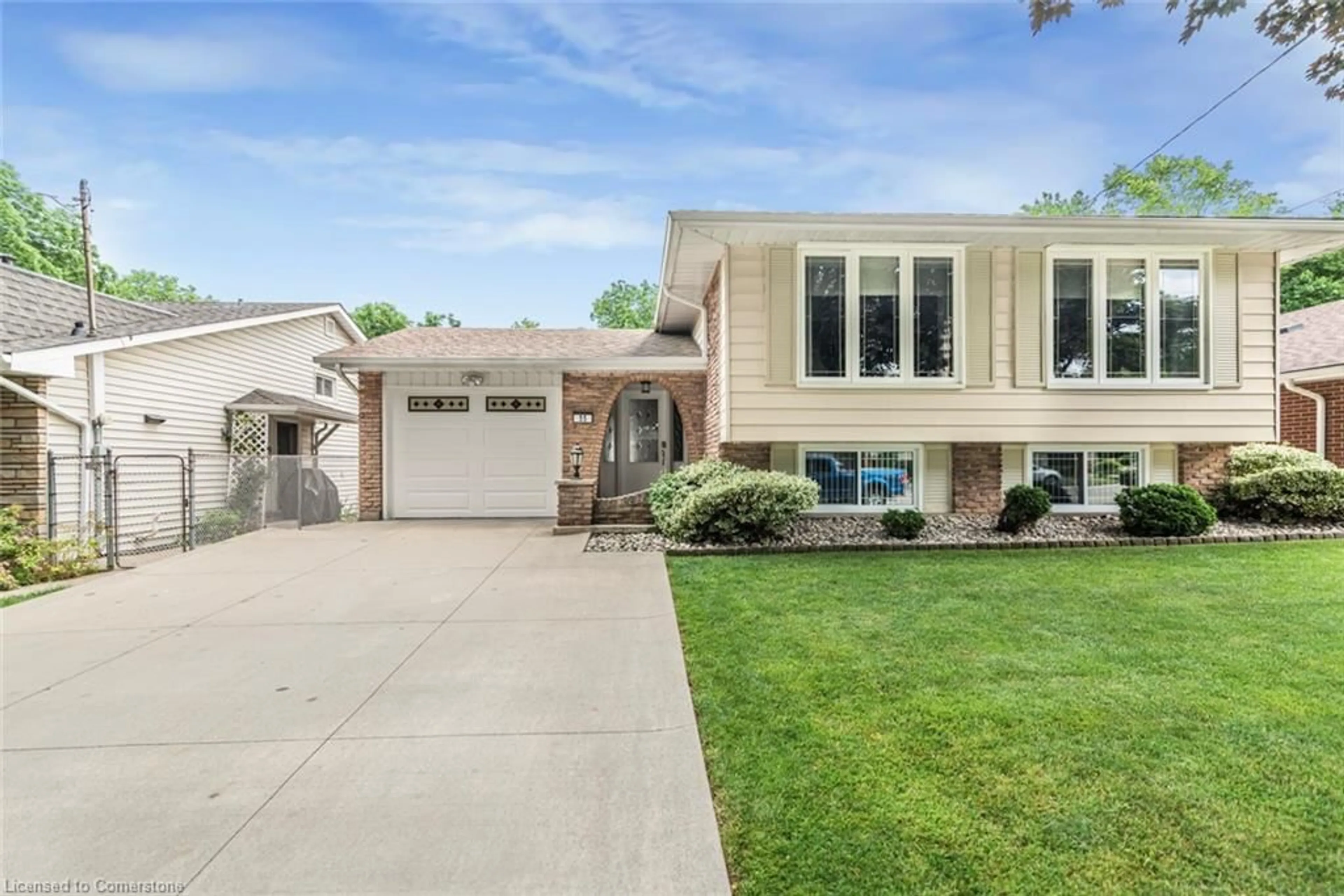 Home with vinyl exterior material, street for 55 Hanover Pl, Hamilton Ontario L8K 5X7