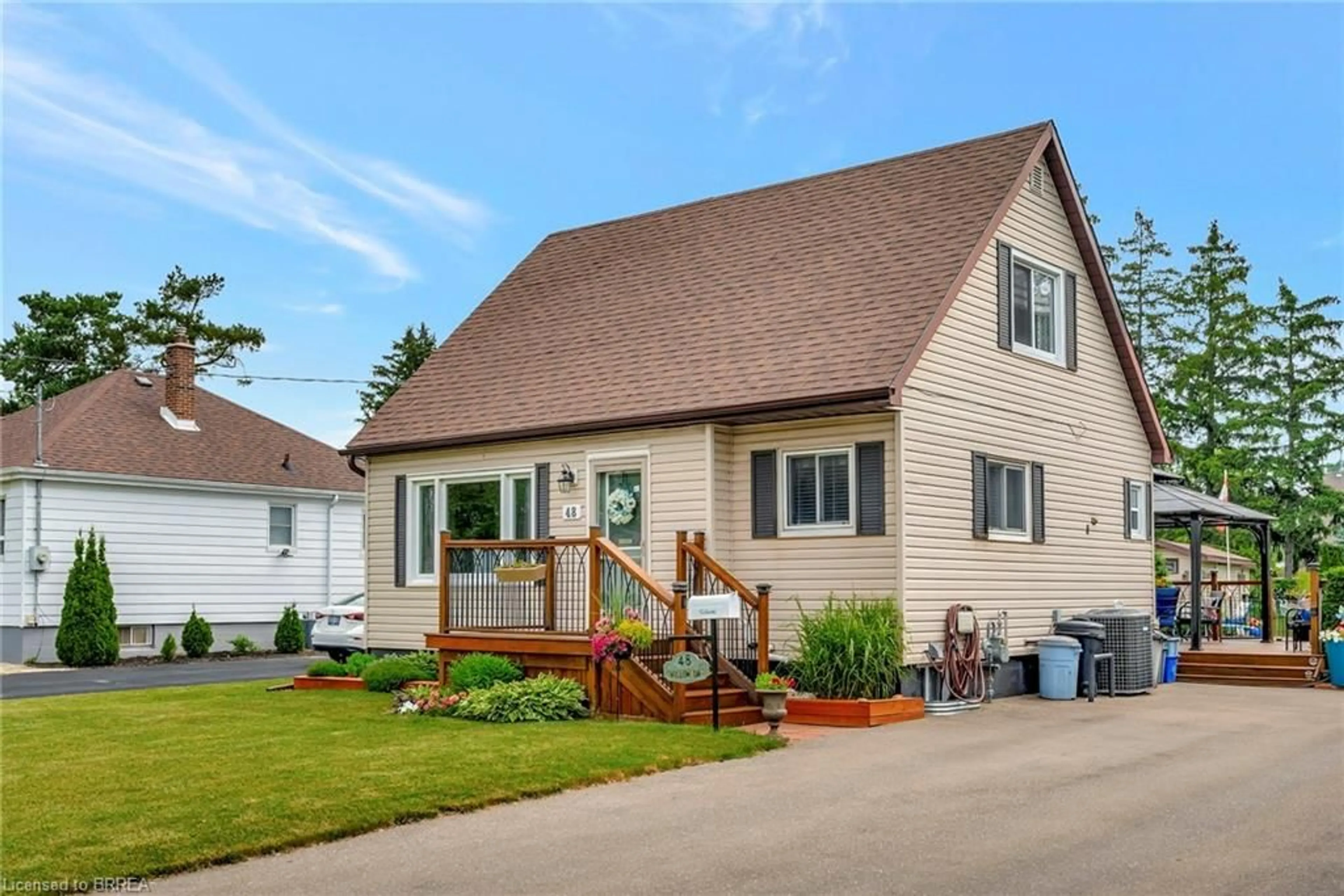 Home with vinyl exterior material, street for 48 Willow Dr, Brantford Ontario N3R 2W4