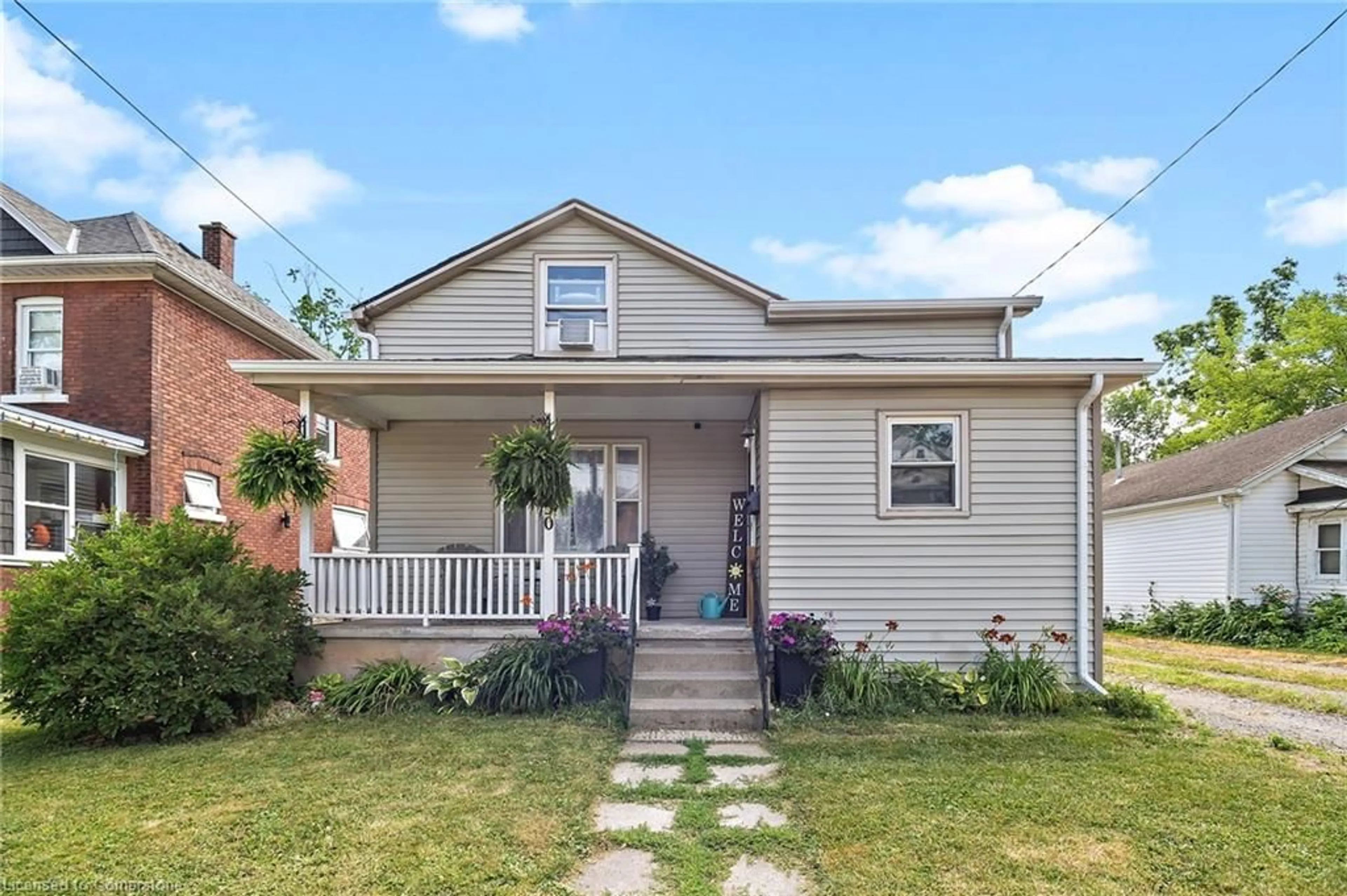 Home with vinyl exterior material, street for 50 Ross St, Welland Ontario L3B 2M6