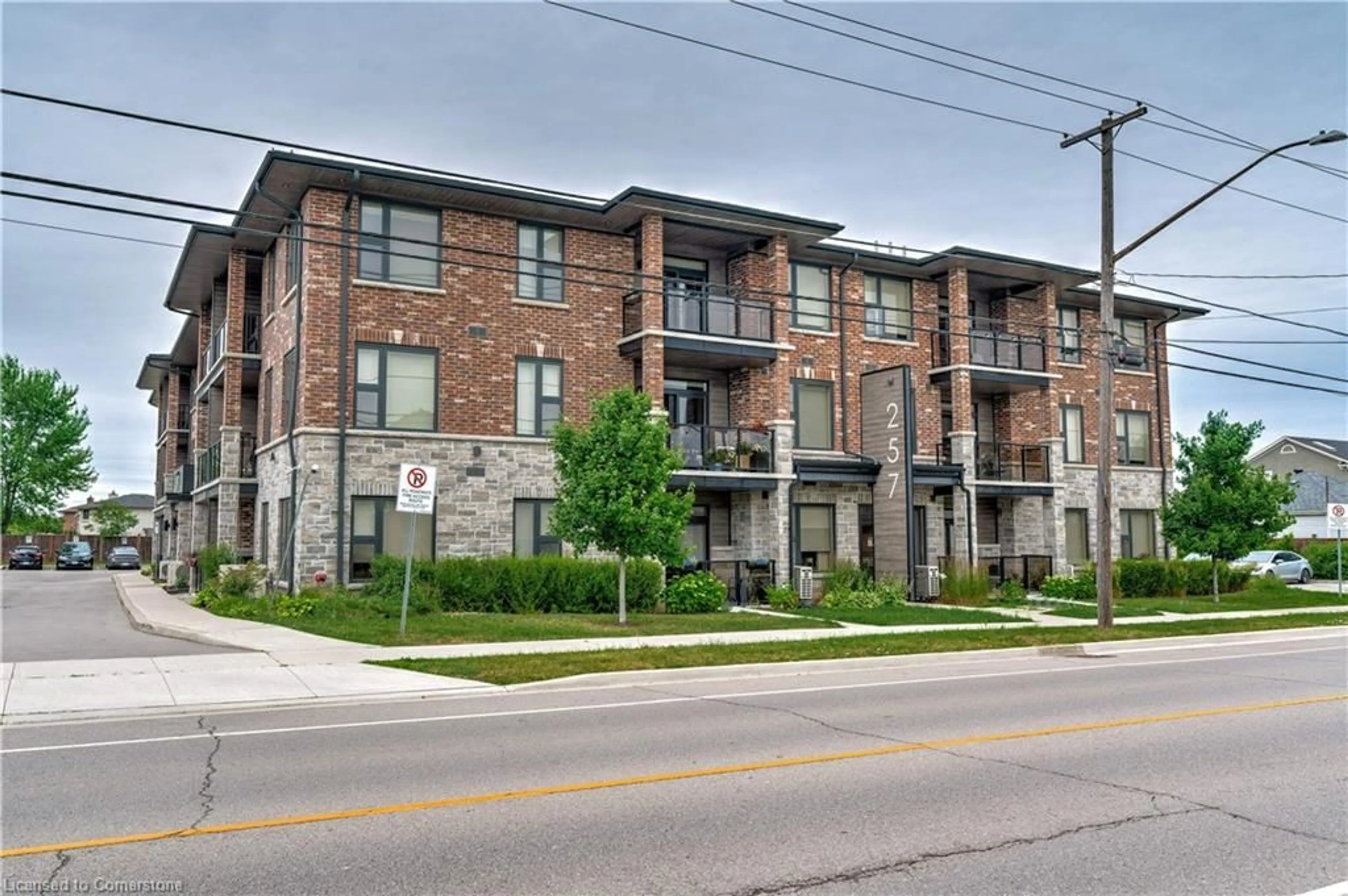 Home with brick exterior material, street for 257 Millen Rd #106, Stoney Creek Ontario L8E 2H1