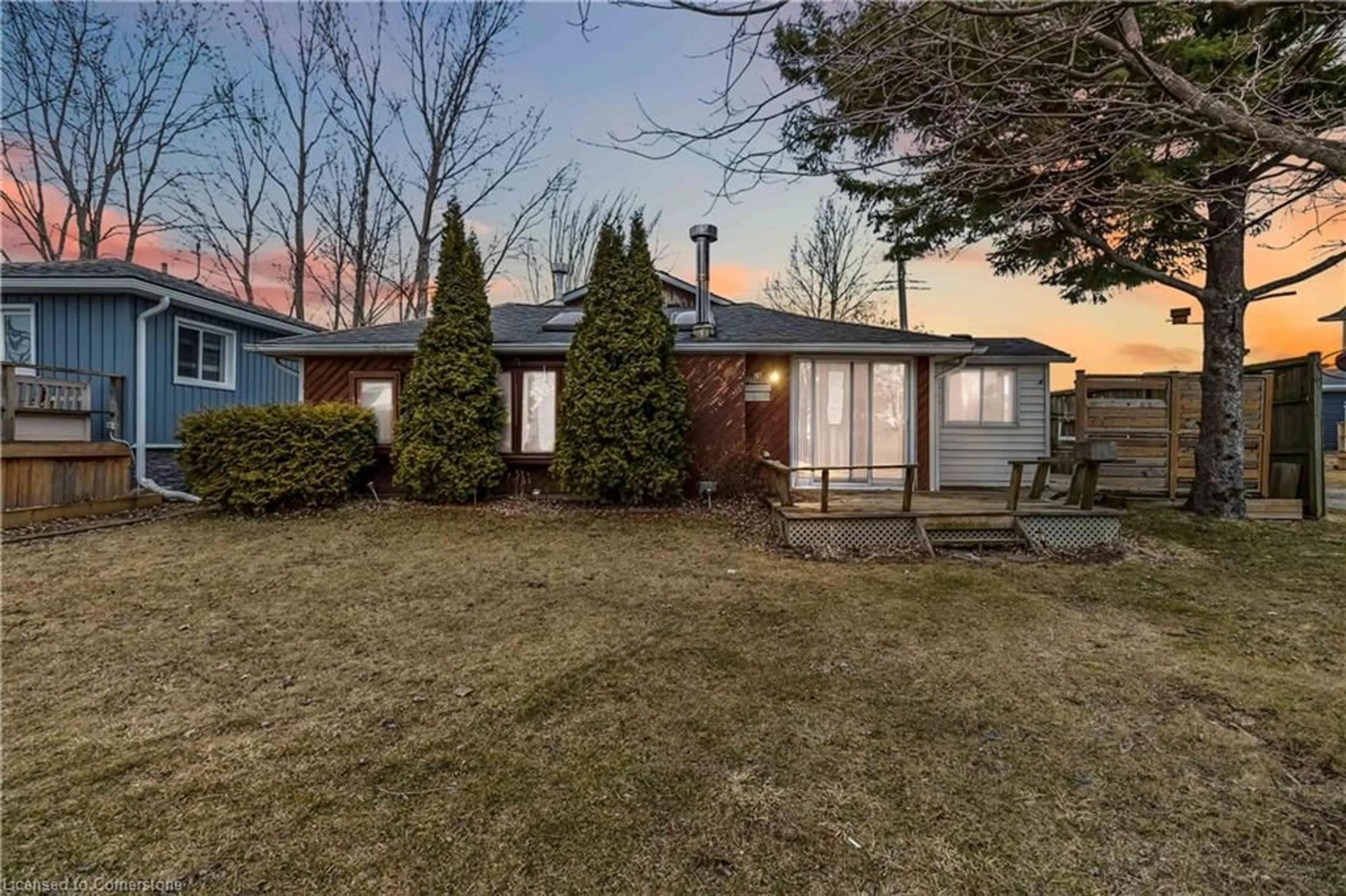 A pic from outside/outdoor area/front of a property/back of a property/a pic from drone, street for 19 Melville Lane, Selkirk Ontario N0A 1P0
