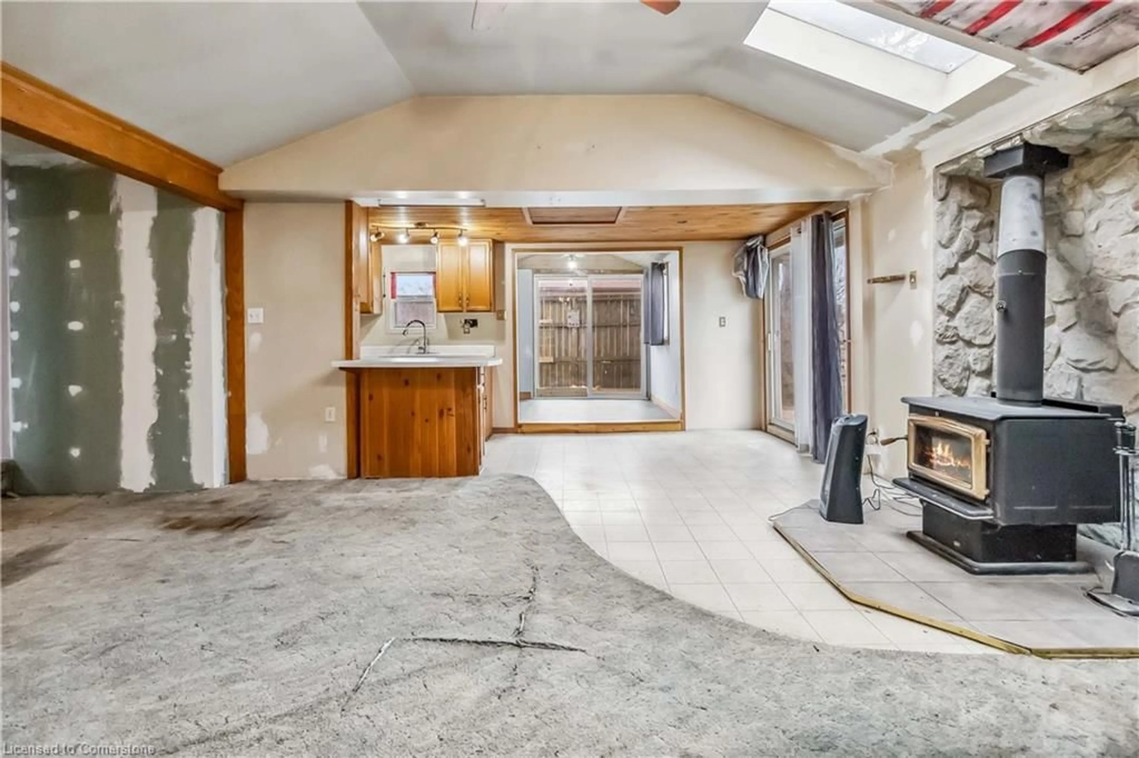 Indoor foyer for 19 Melville Lane, Selkirk Ontario N0A 1P0