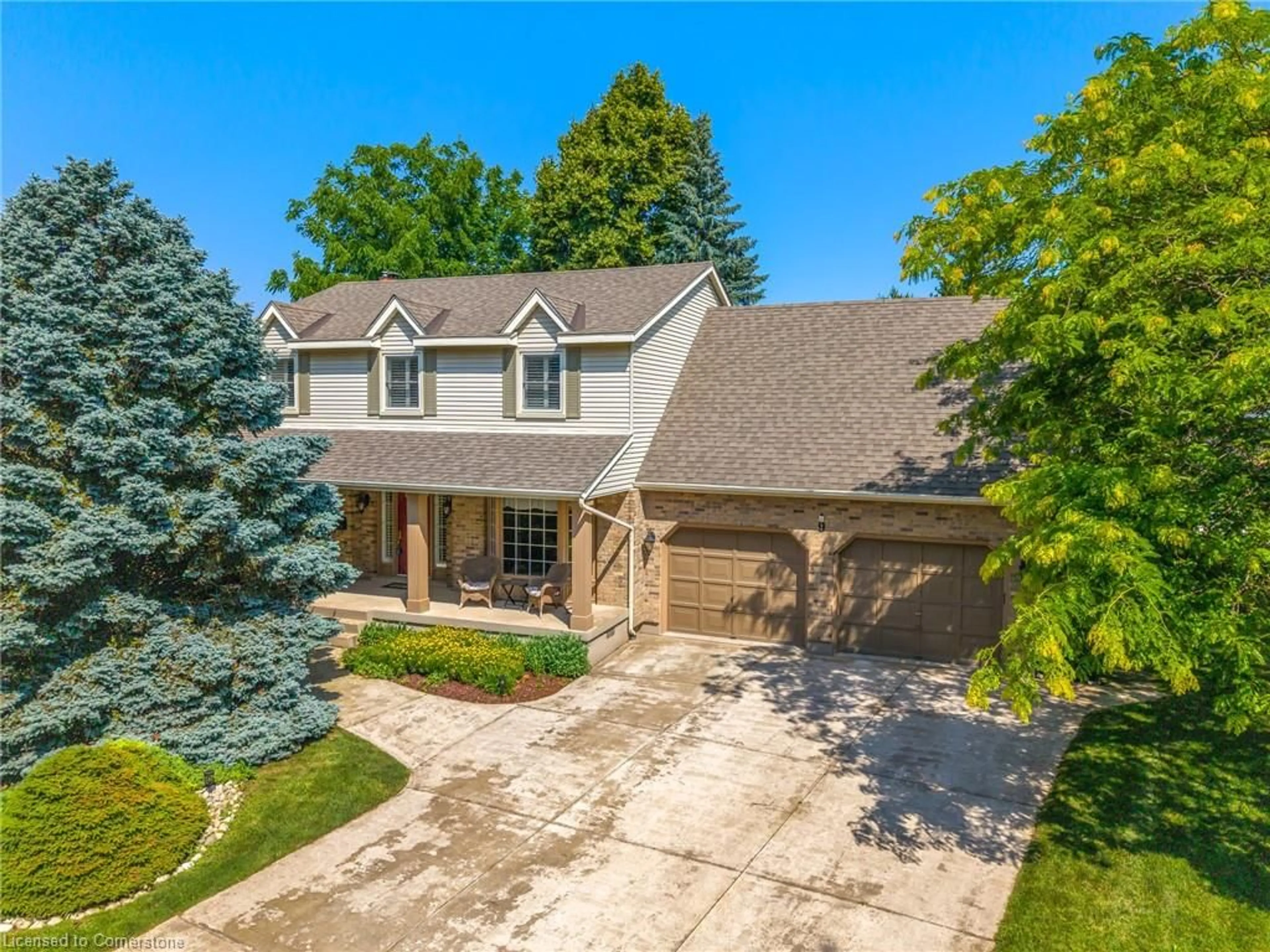 A pic from outside/outdoor area/front of a property/back of a property/a pic from drone, street for 9 Navy Hall Cir, Niagara-on-the-Lake Ontario L0S 1J0