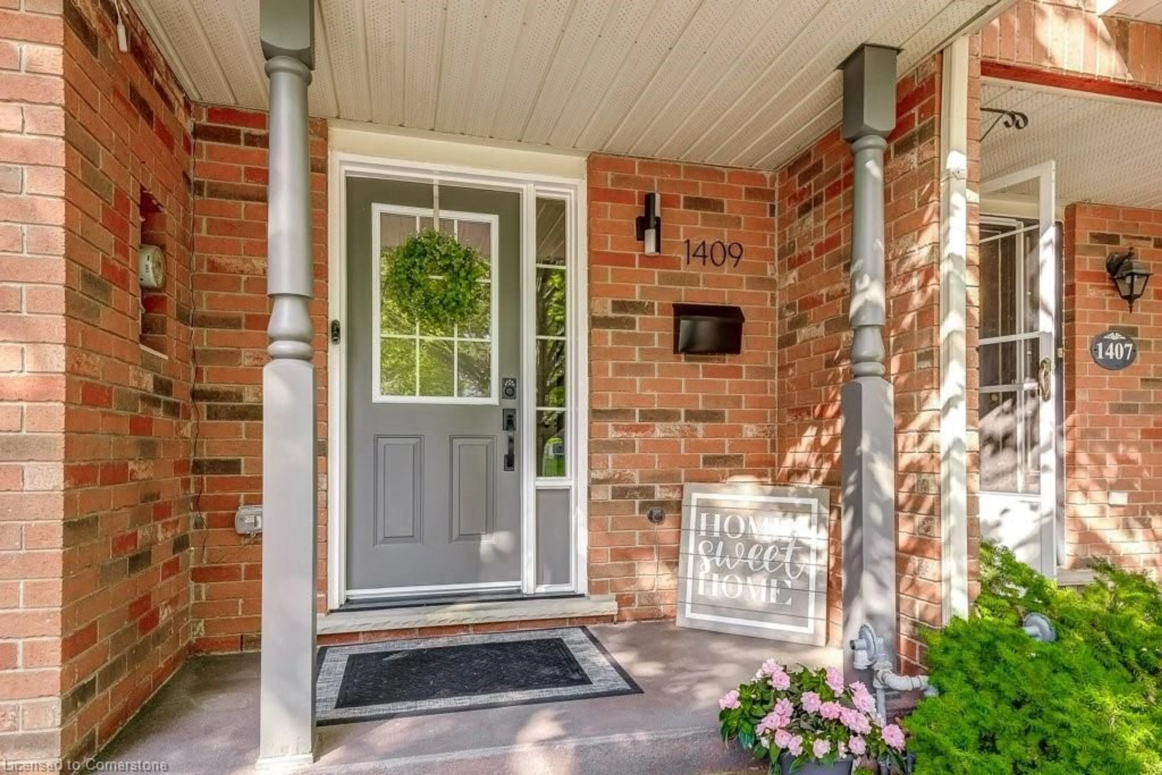 Indoor entryway for 1409 Tobyn Dr, Burlington Ontario L7M 4V7