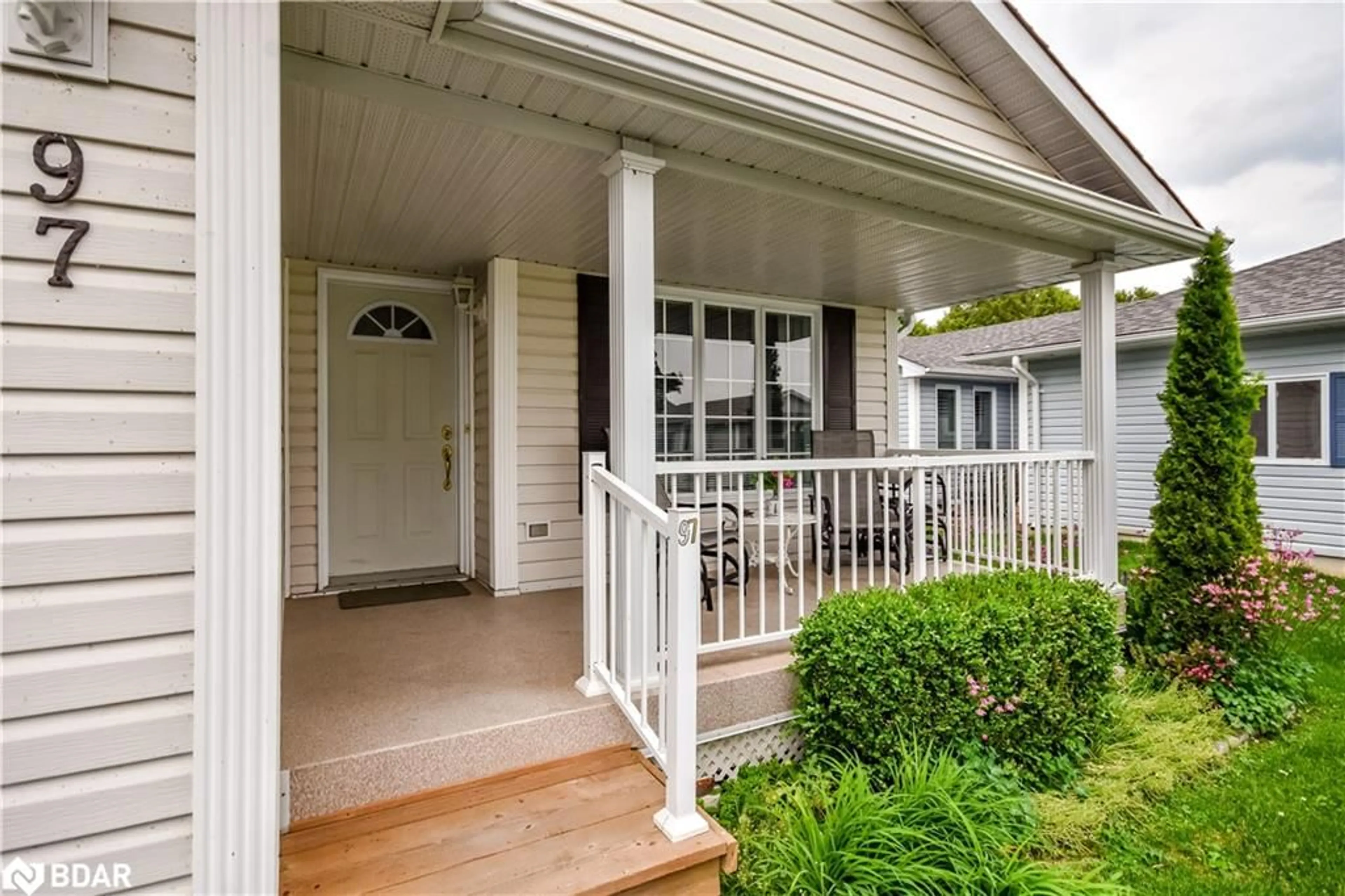 Home with vinyl exterior material, street for 97 Pennsylvania Ave, Wasaga Beach Ontario L9Z 3A8
