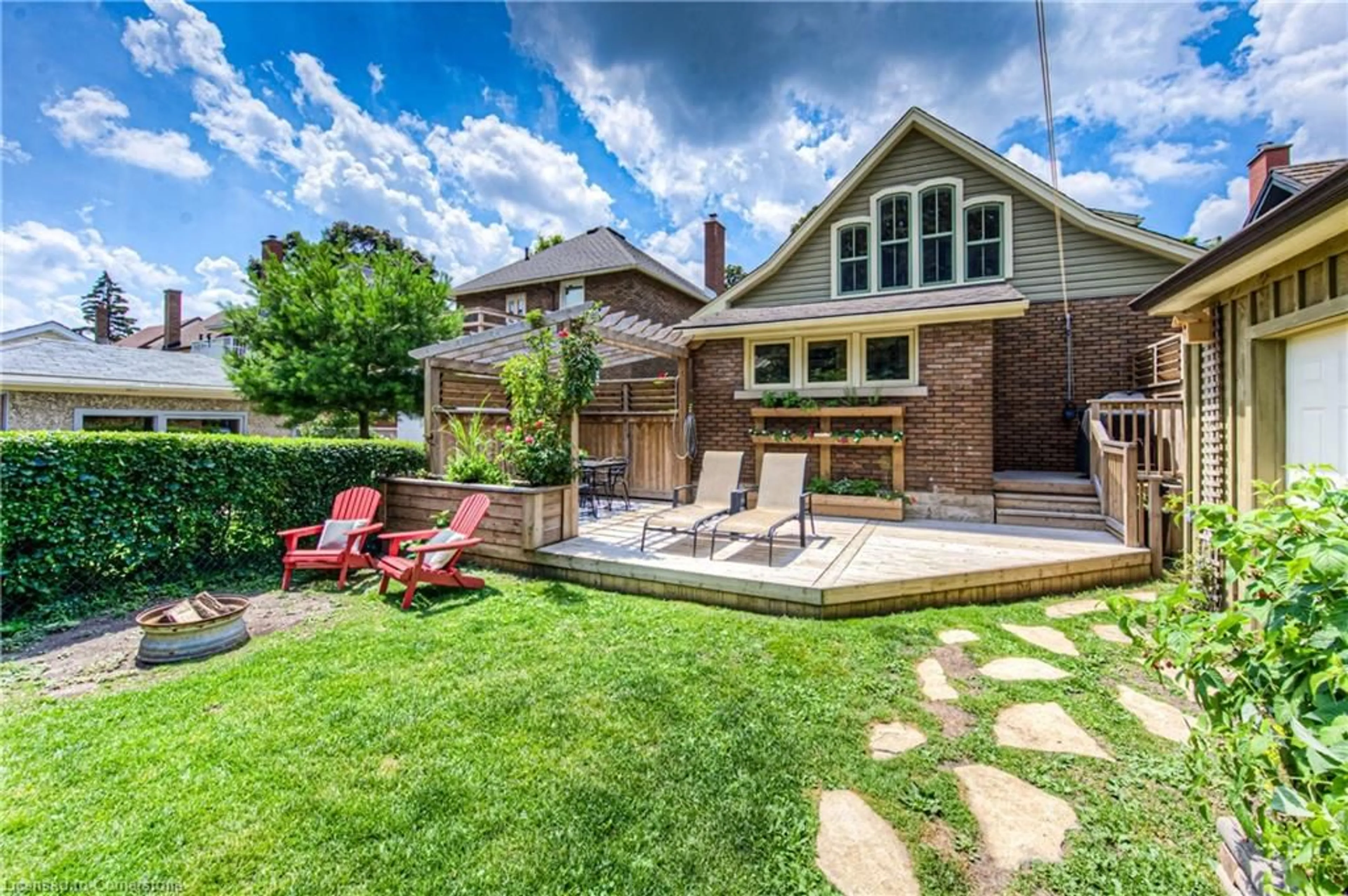 Patio, street for 16 Lydia St, Kitchener Ontario N2H 1V3