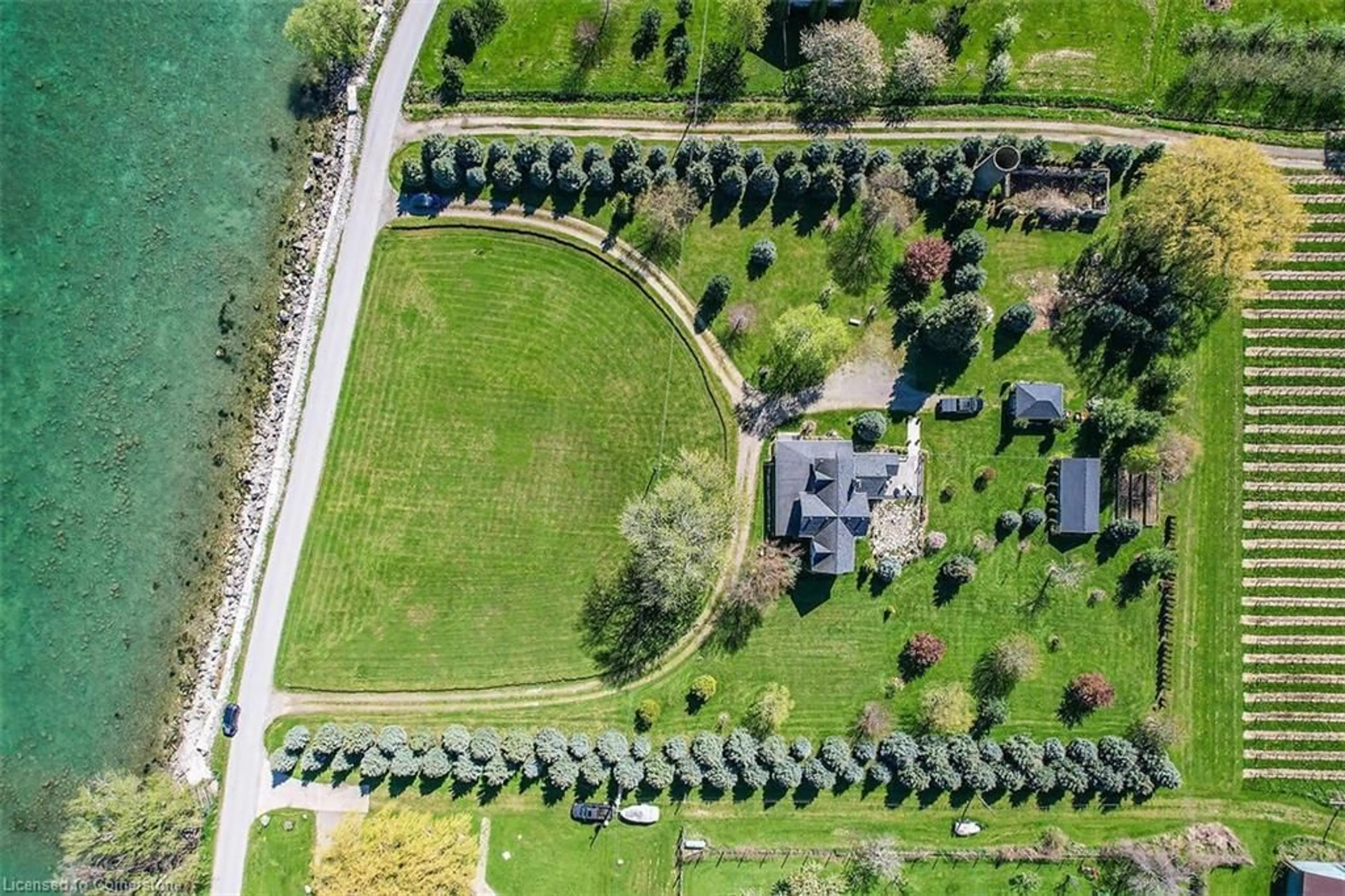 A pic from outside/outdoor area/front of a property/back of a property/a pic from drone, street for 3718 Lakeshore Rd, Beamsville Ontario L3J 0X2