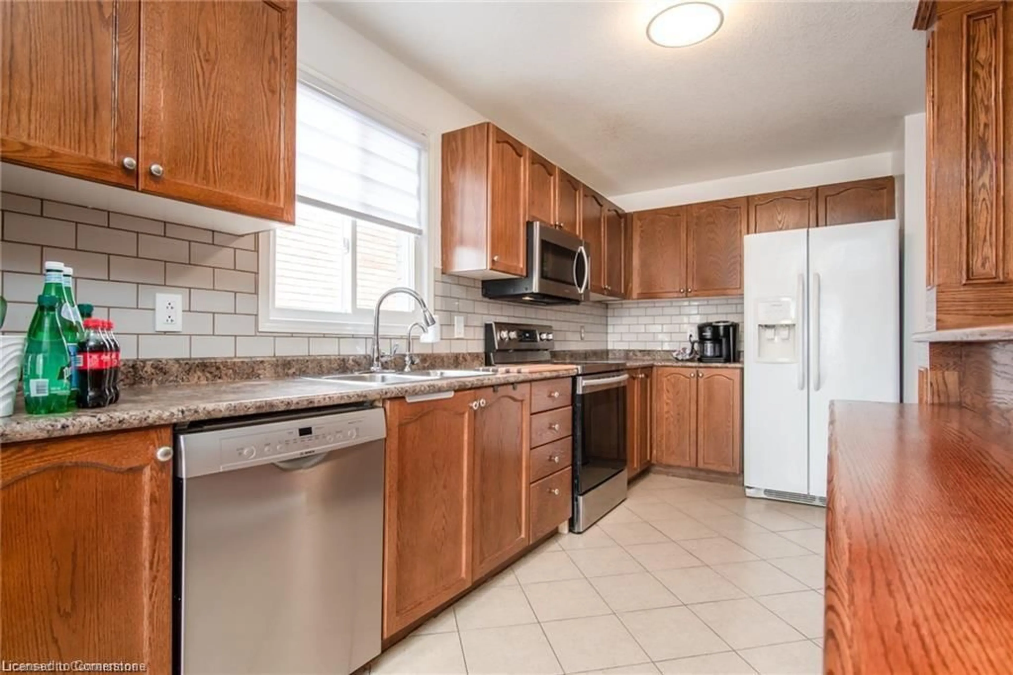 Standard kitchen, ceramic/tile floor for 424 Wake Robin Cres, Kitchener Ontario N2E 3L6