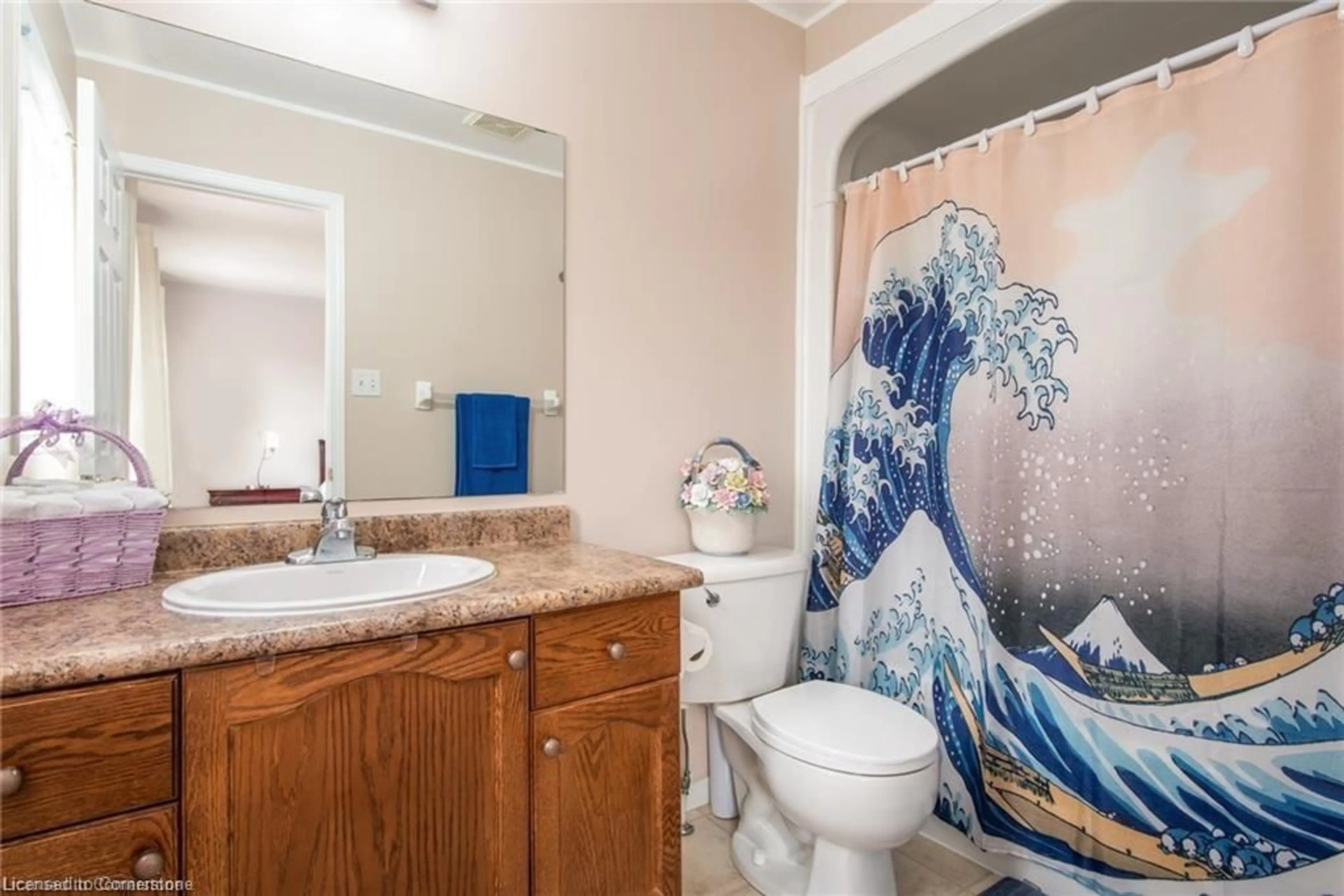 Standard bathroom, unknown for 424 Wake Robin Cres, Kitchener Ontario N2E 3L6