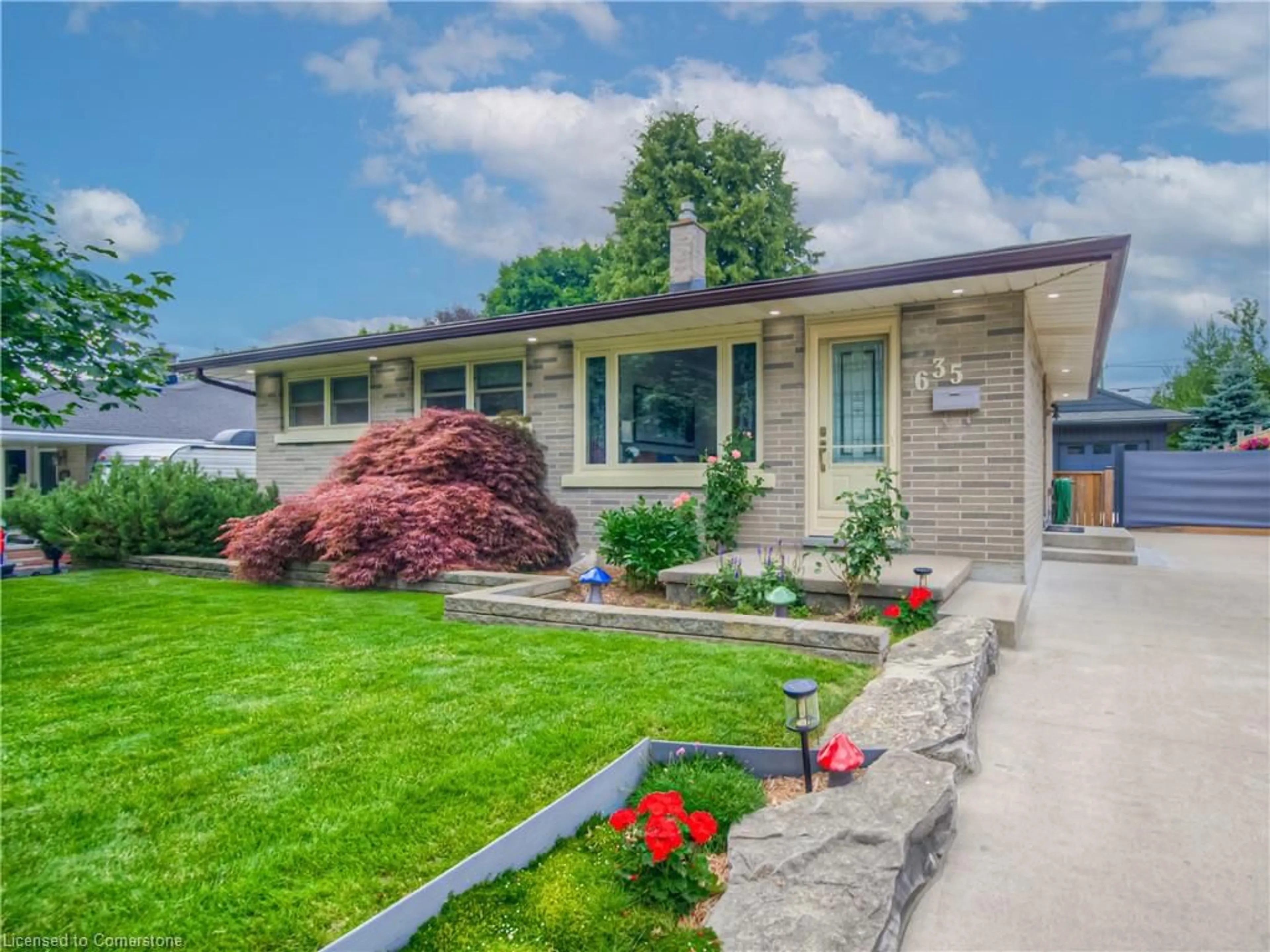 Home with brick exterior material, street for 635 Pine St, Cambridge Ontario N3H 2S7