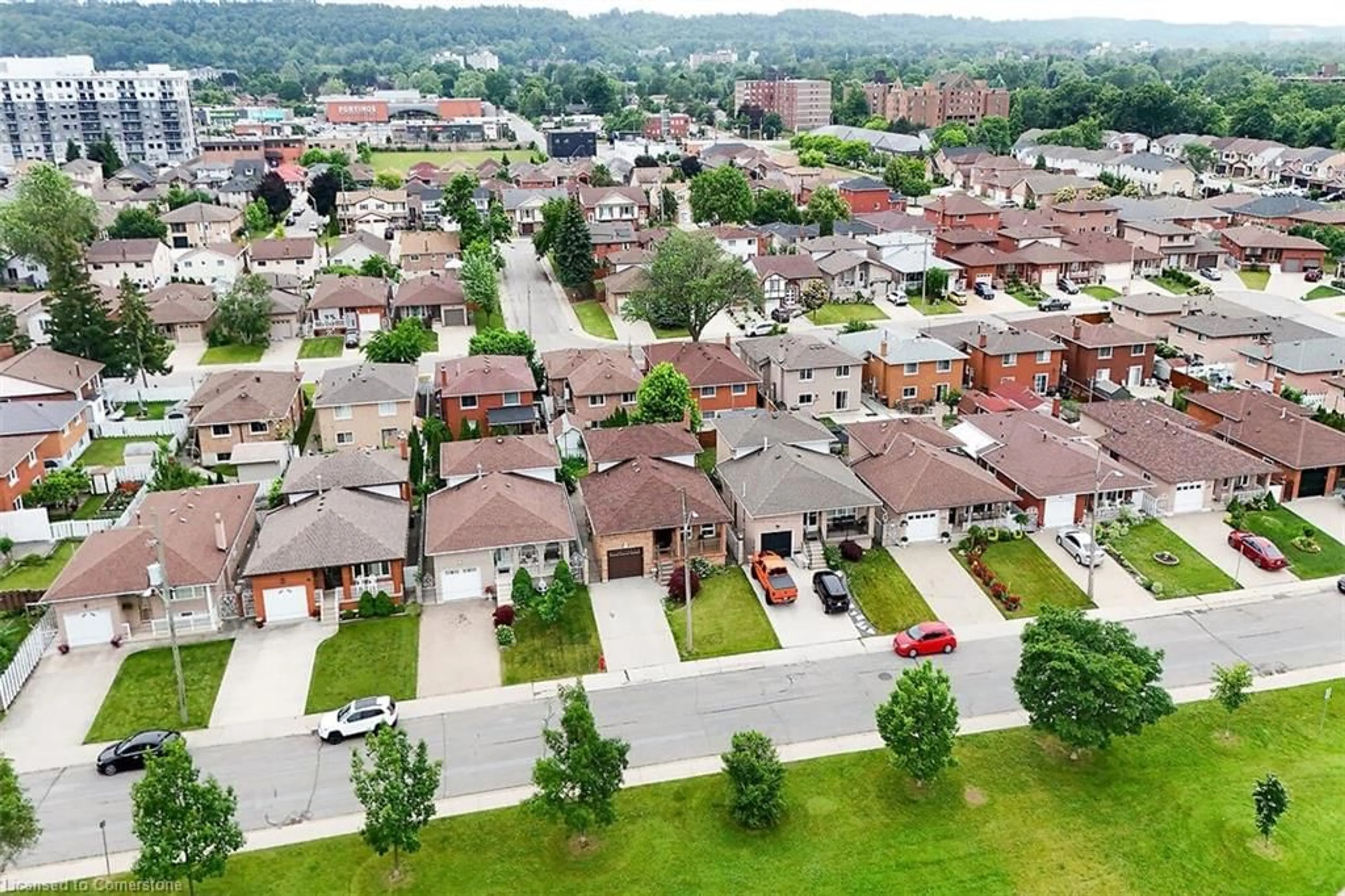 A pic from outside/outdoor area/front of a property/back of a property/a pic from drone, street for 130 Vittorito Ave, Hamilton Ontario L8E 3W5