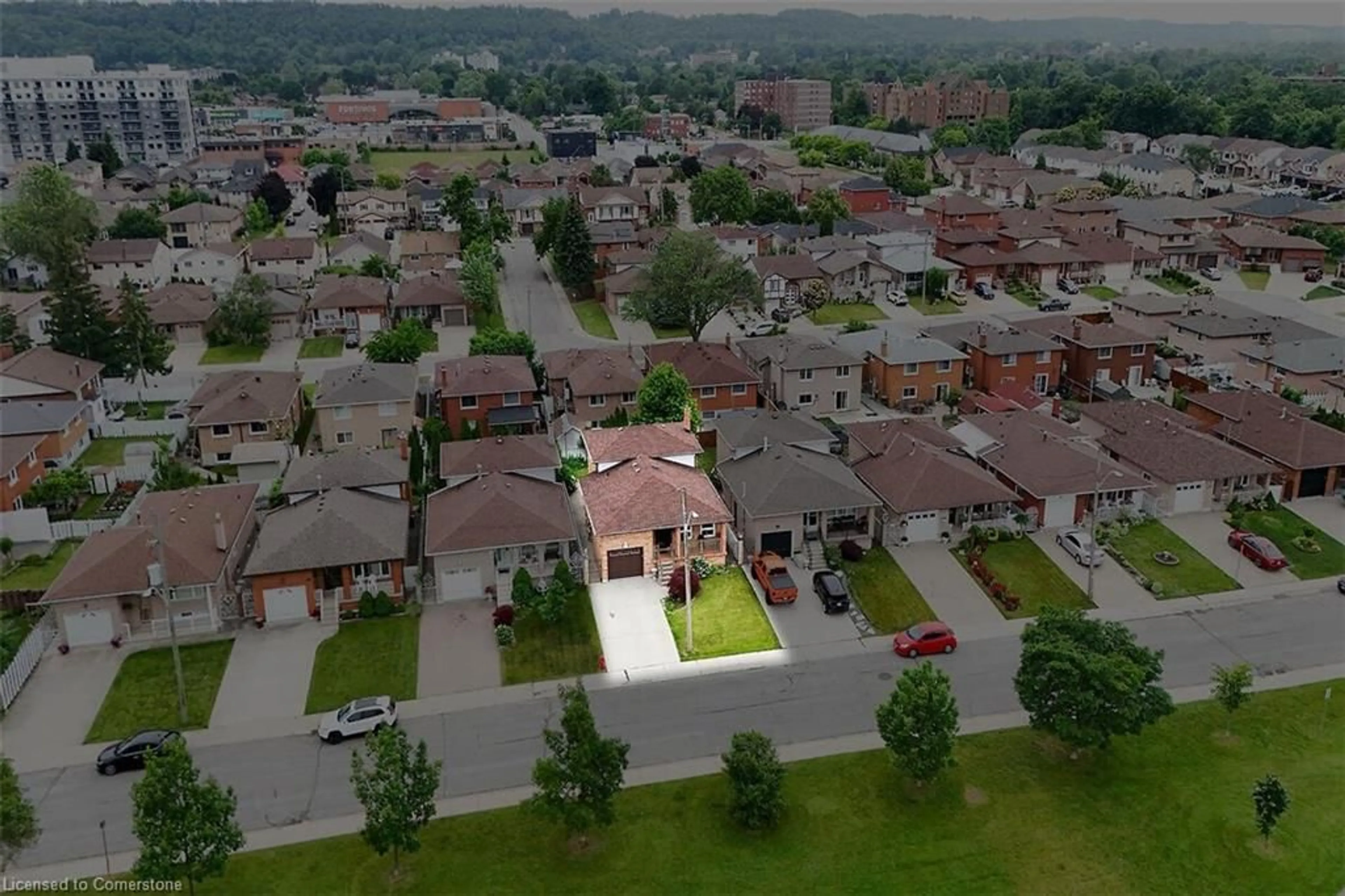 A pic from outside/outdoor area/front of a property/back of a property/a pic from drone, street for 130 Vittorito Ave, Hamilton Ontario L8E 3W5