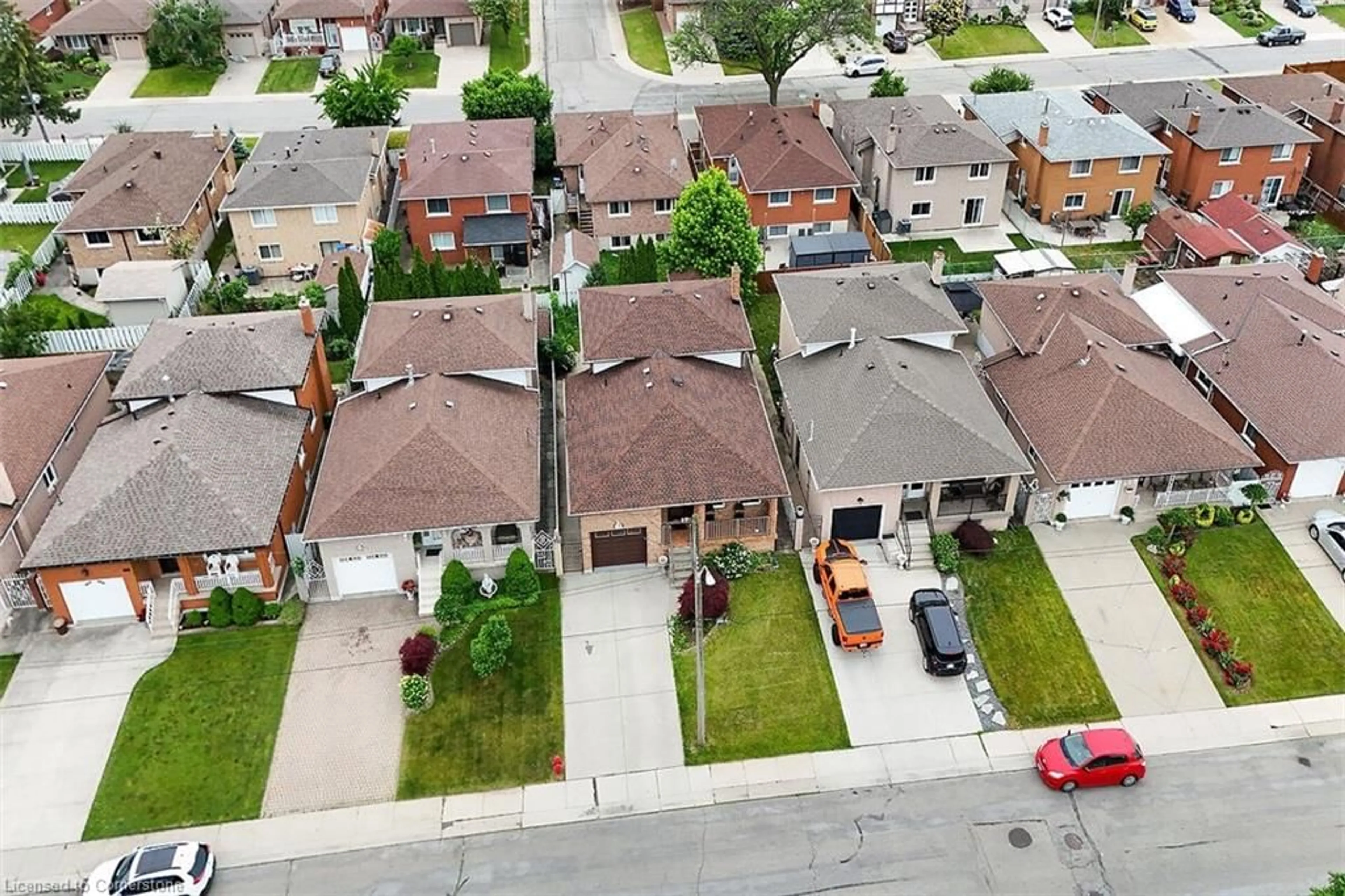 A pic from outside/outdoor area/front of a property/back of a property/a pic from drone, street for 130 Vittorito Ave, Hamilton Ontario L8E 3W5
