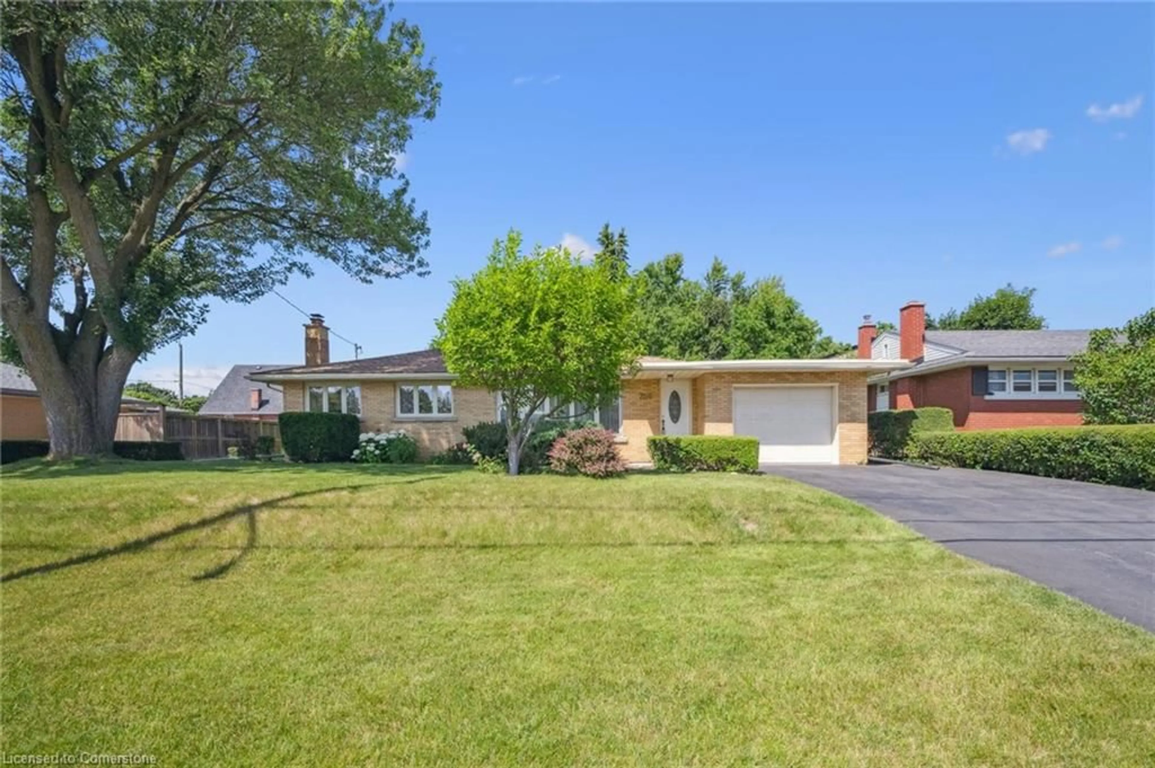 A pic from outside/outdoor area/front of a property/back of a property/a pic from drone, street for 286 Connaught St, Kitchener Ontario N2C 1B6