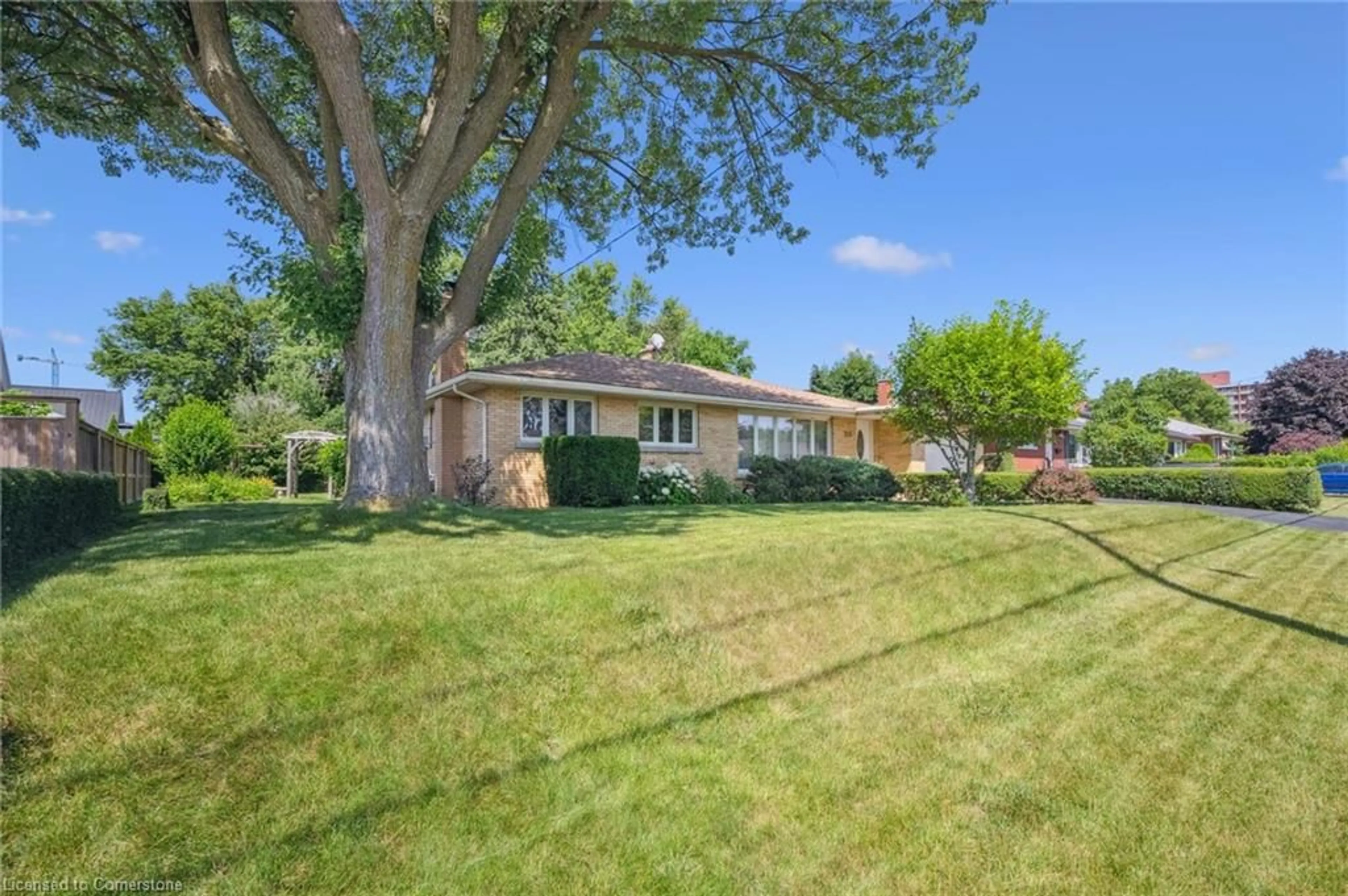 A pic from outside/outdoor area/front of a property/back of a property/a pic from drone, street for 286 Connaught St, Kitchener Ontario N2C 1B6
