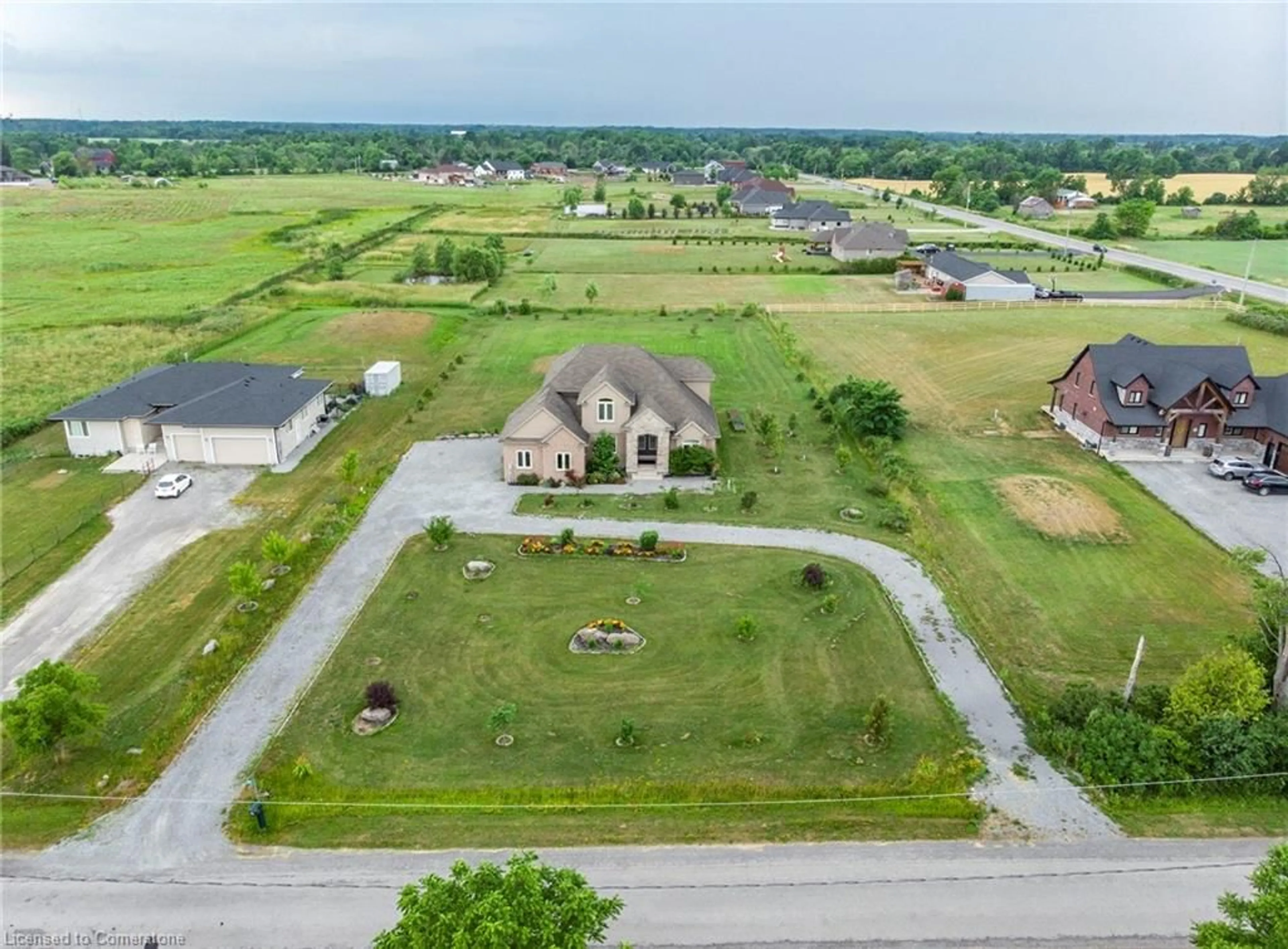 A pic from outside/outdoor area/front of a property/back of a property/a pic from drone, street for 270 Farr St, Pelham Ontario L0S 1C0