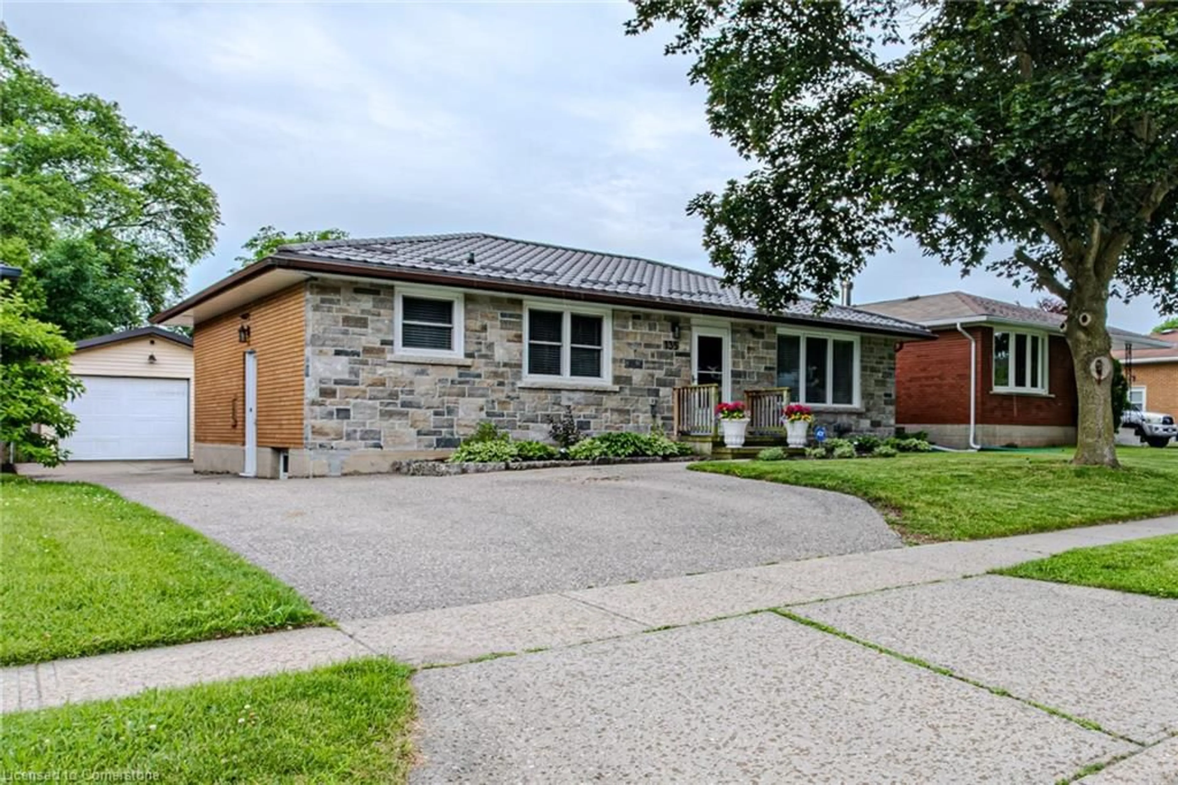Home with brick exterior material, street for 135 Dorset Rd, Cambridge Ontario N1R 2X3