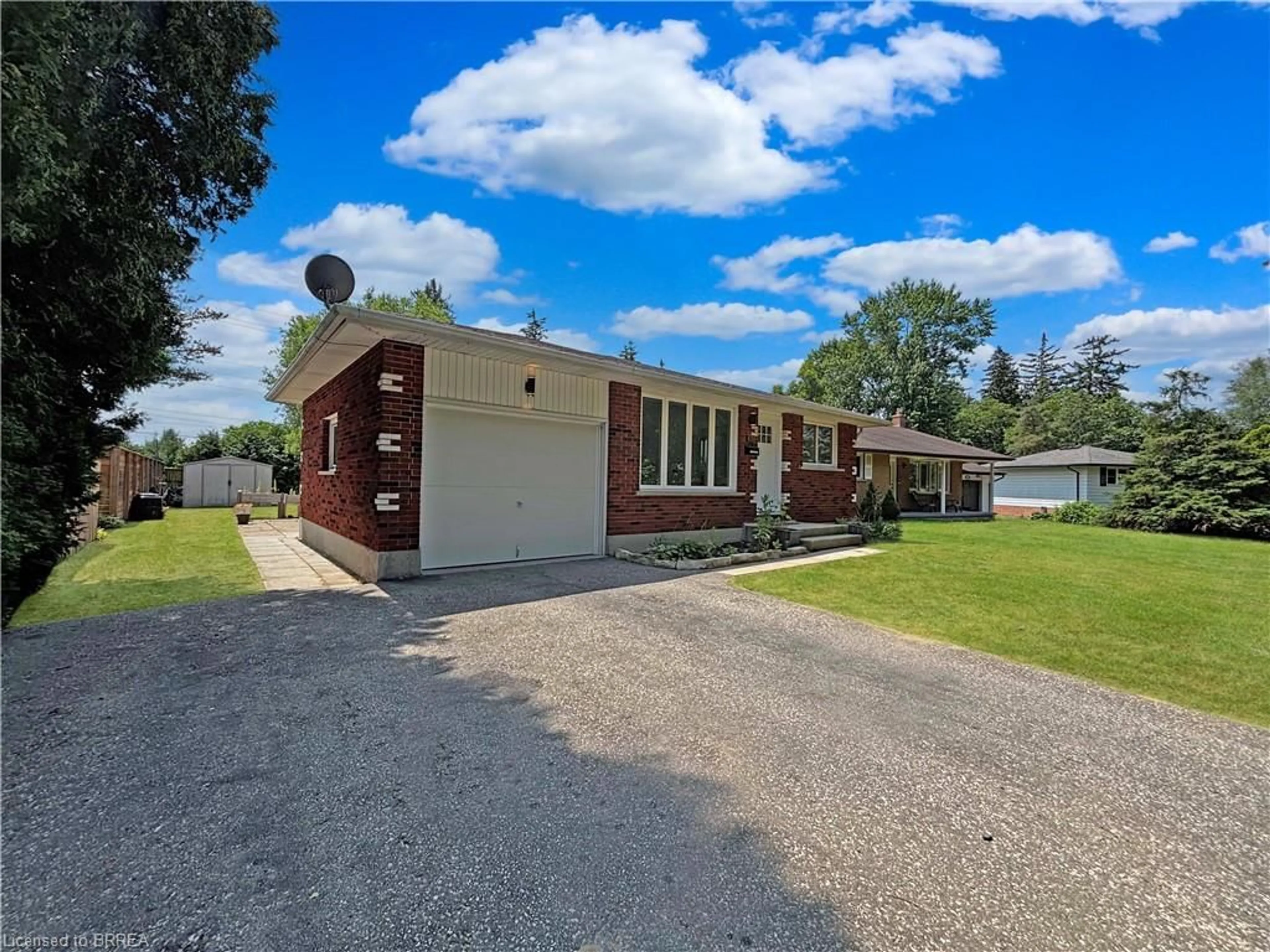 A pic from outside/outdoor area/front of a property/back of a property/a pic from drone, street for 62 Garden St, Simcoe Ontario N3Y 1C4